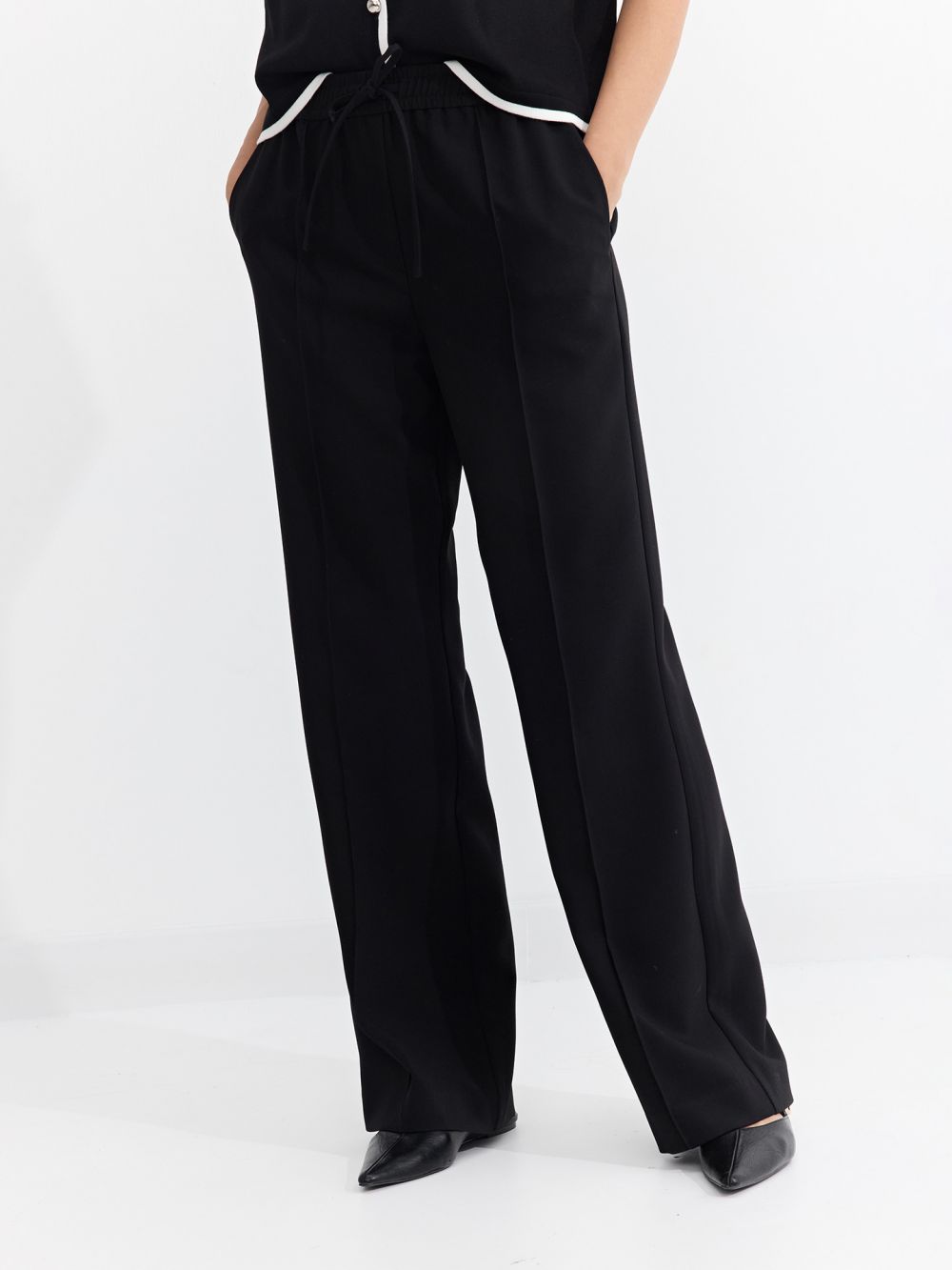 מכנסיים עם תפר קידמי