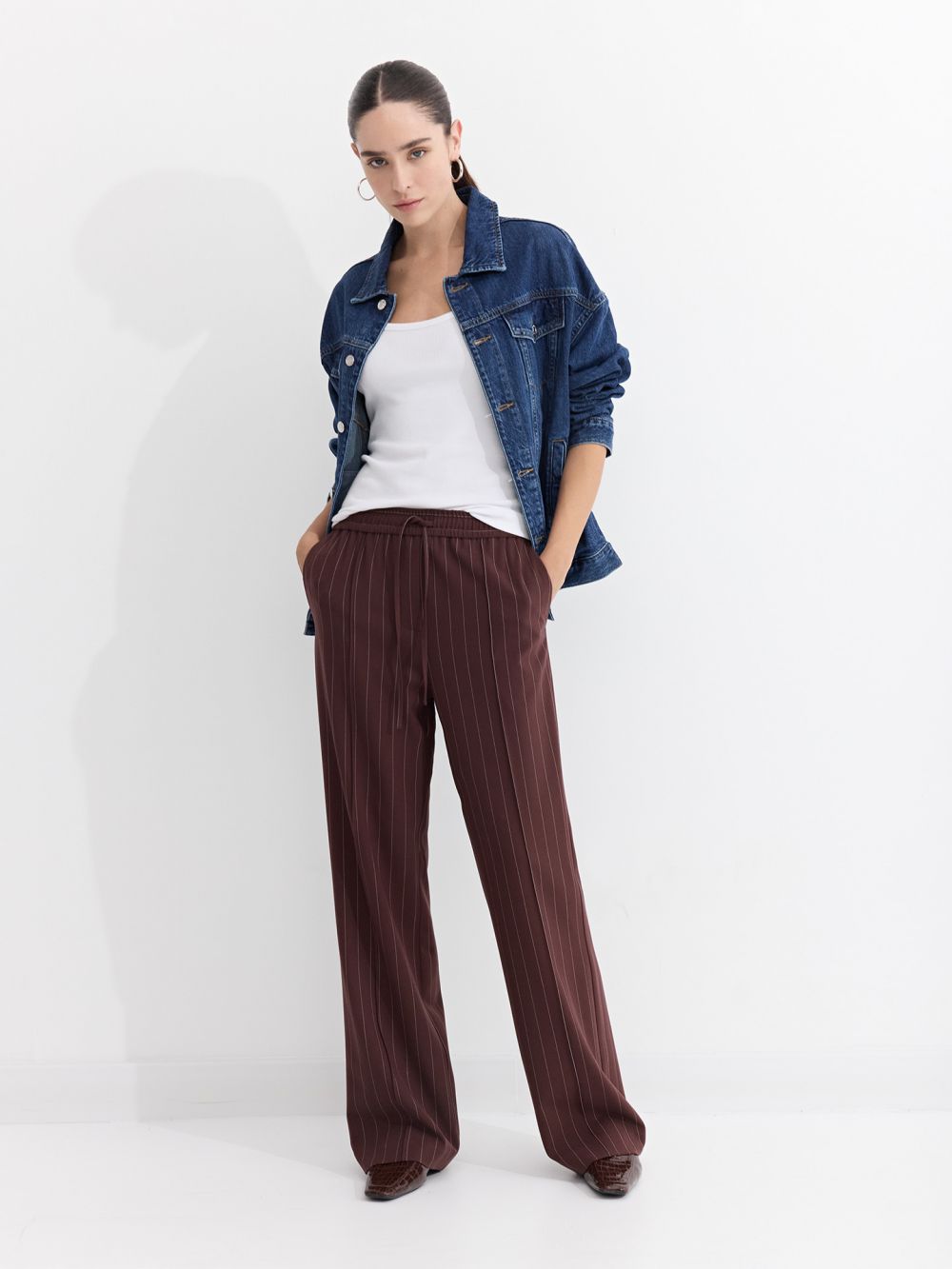 מכנסיים עם תפר קידמי