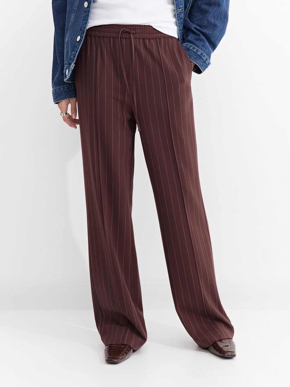 מכנסיים עם תפר קידמי