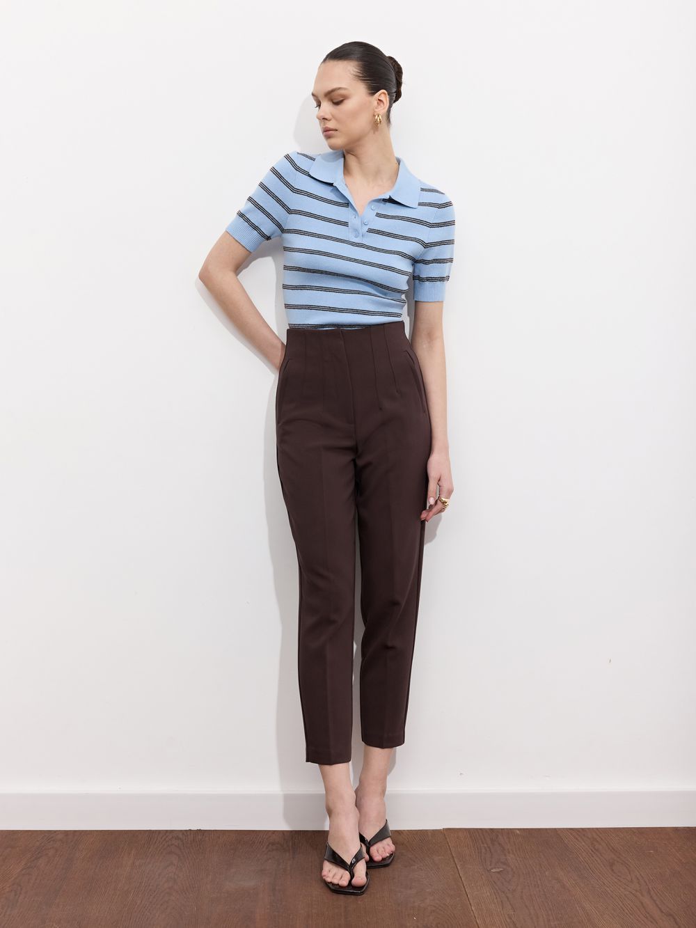 מכנסיים מחוייטים בגזרה גבוהה