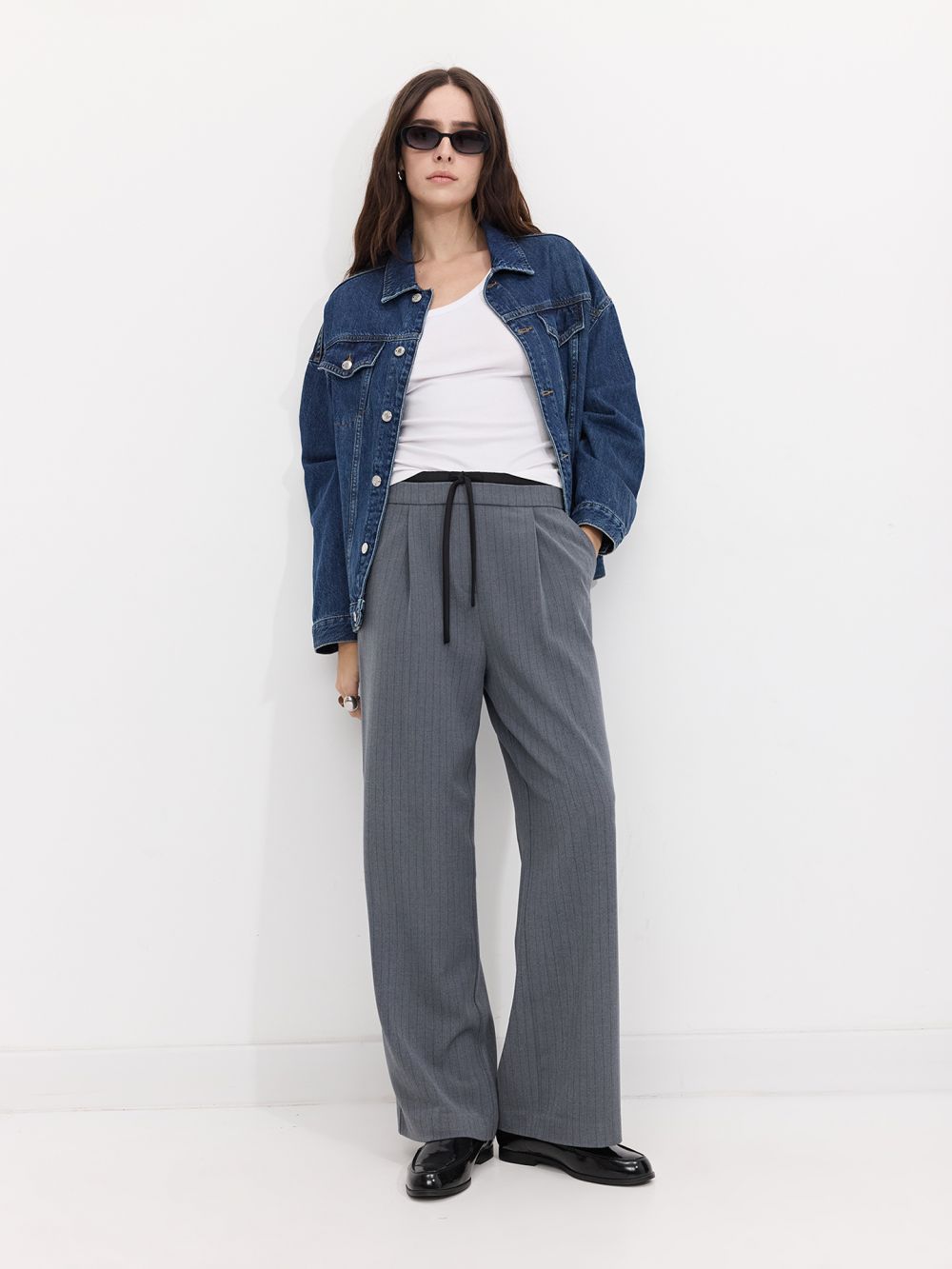 מכנסיים מחויטים רחבים