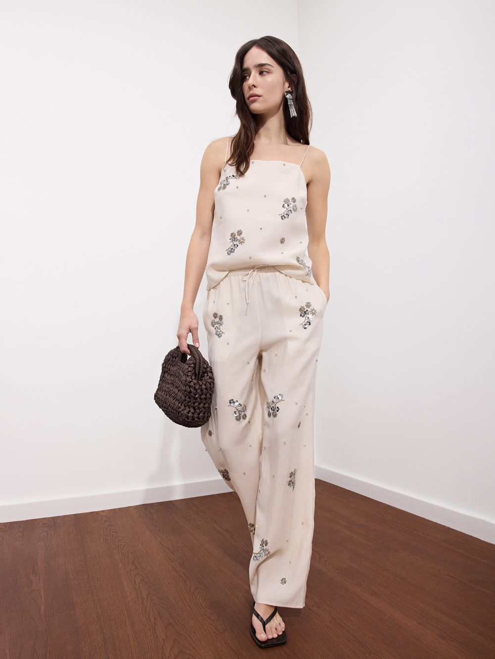 מכנסיים ארוכים מעוטרים חרוזים