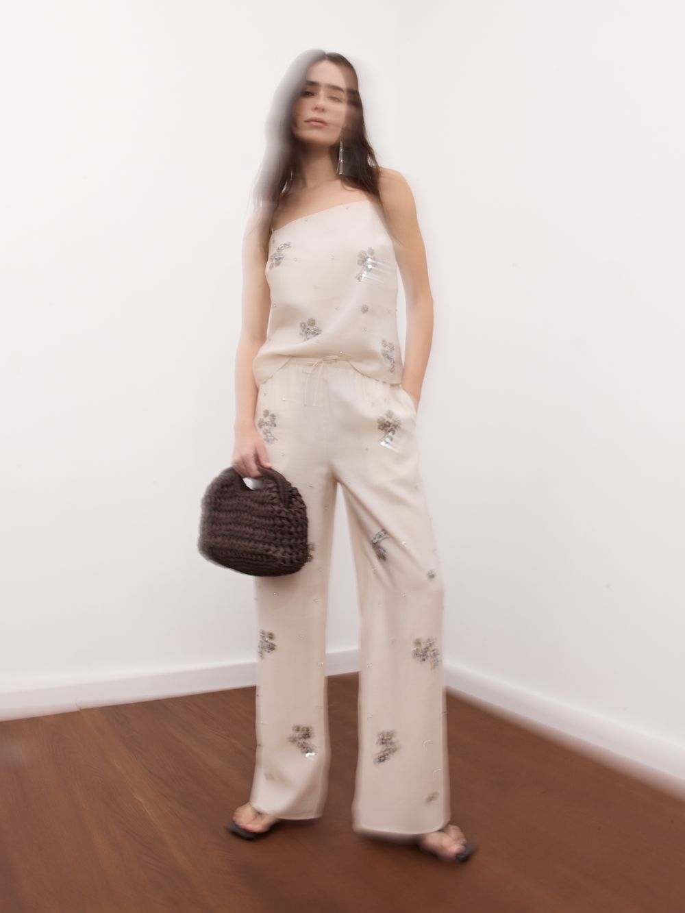 מכנסיים ארוכים מעוטרים חרוזים