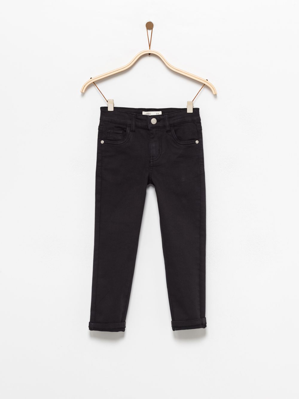 מכנסי ג’ינס ארוכים