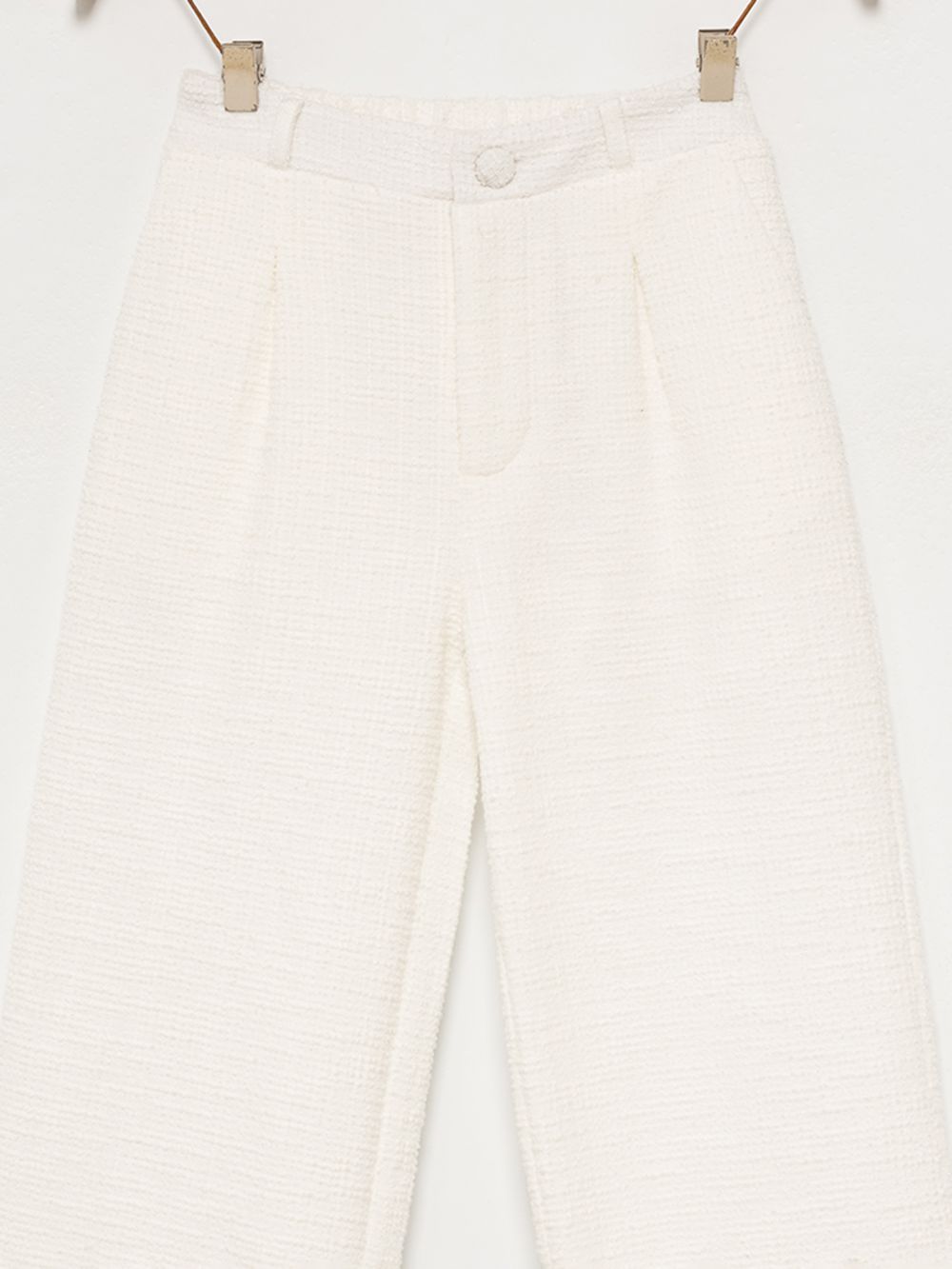 מכנסיים מחויטים