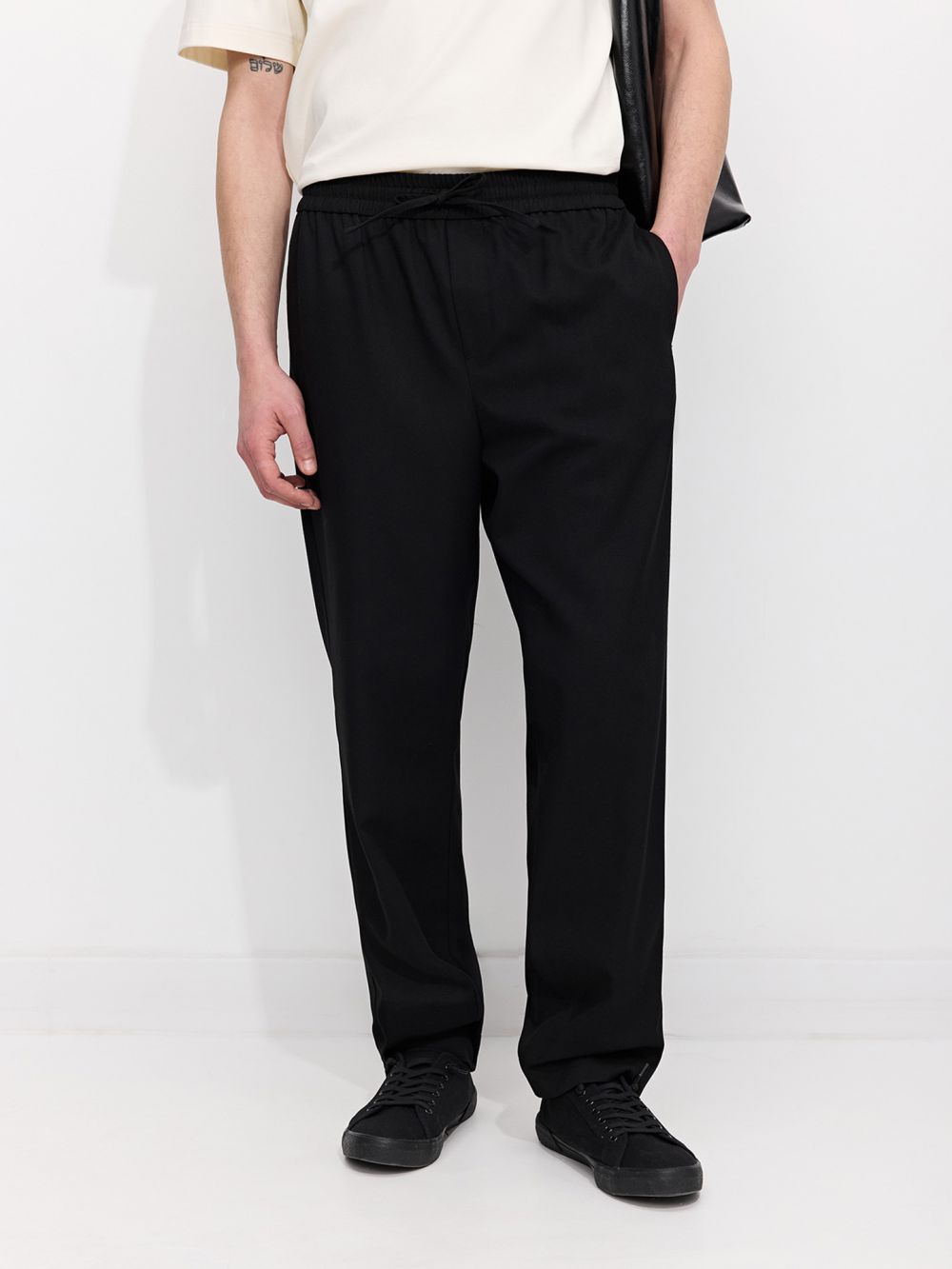 מכנסיים מחוייטים