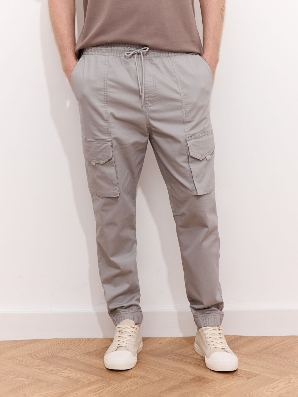 מכנסי אריג עם גומי וכיסים