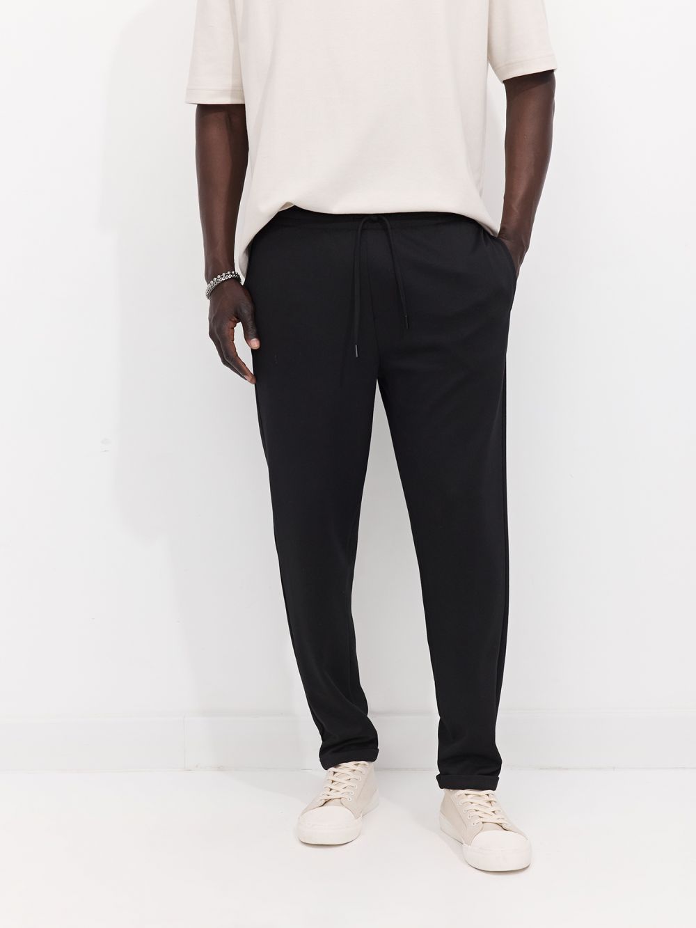 מכנסי JOGGER עם טקסטורה