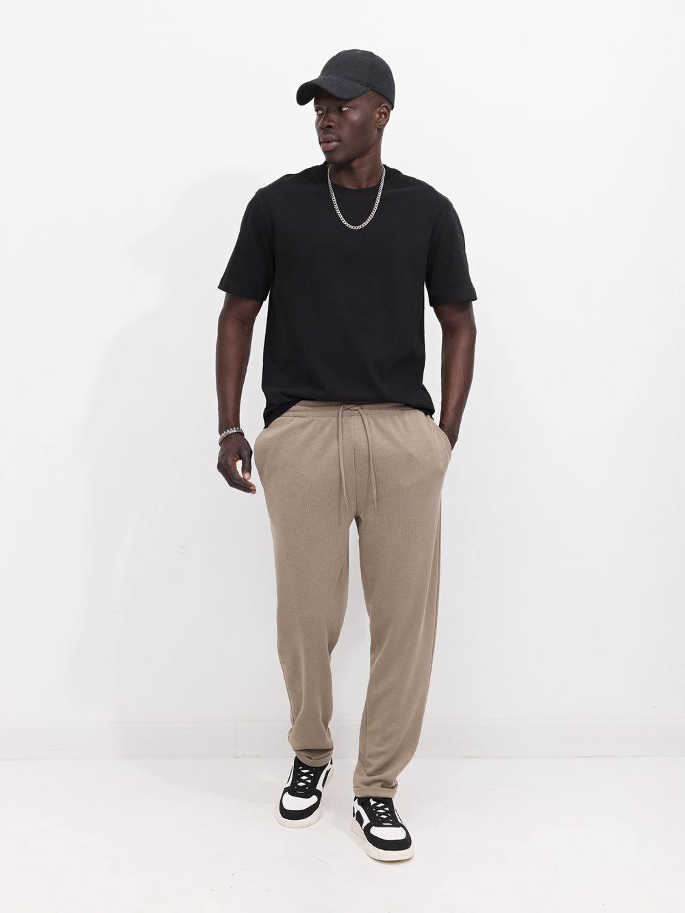 מכנסי JOGGER עם טקסטורה