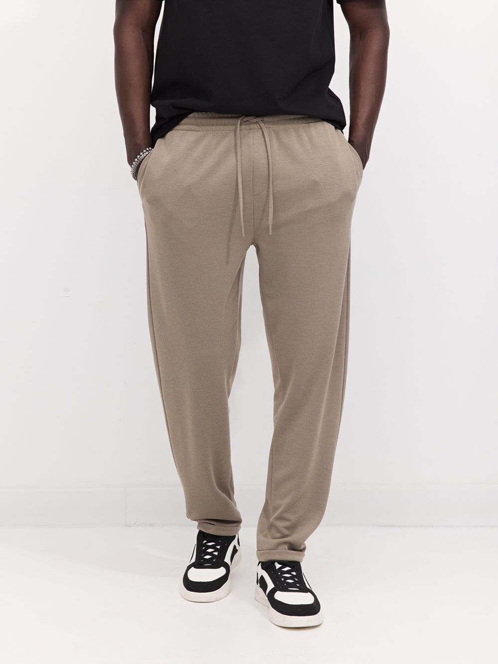 מכנסי JOGGER עם טקסטורה