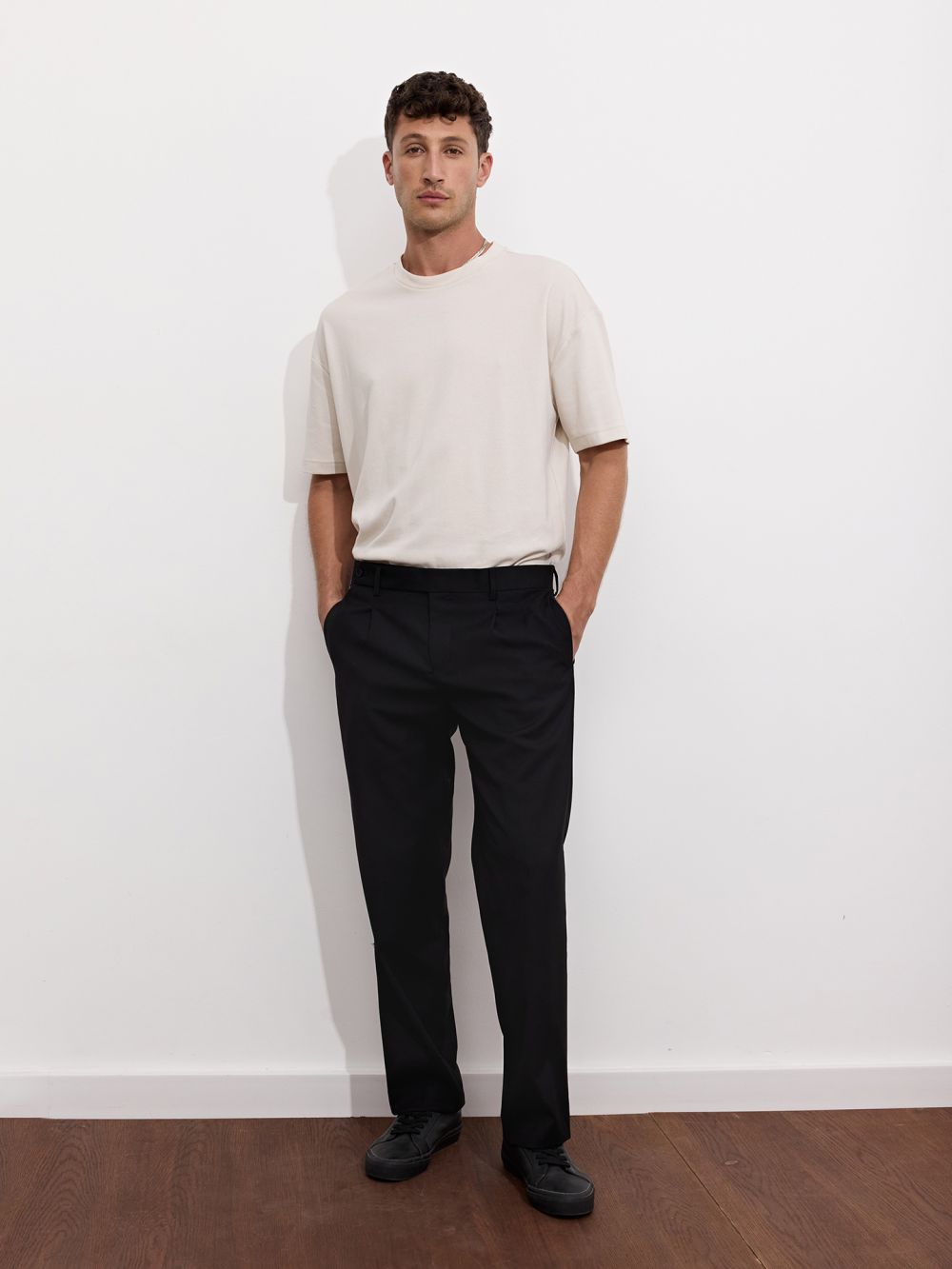 מכנס מחוייט  בגזרה STRAIGHT