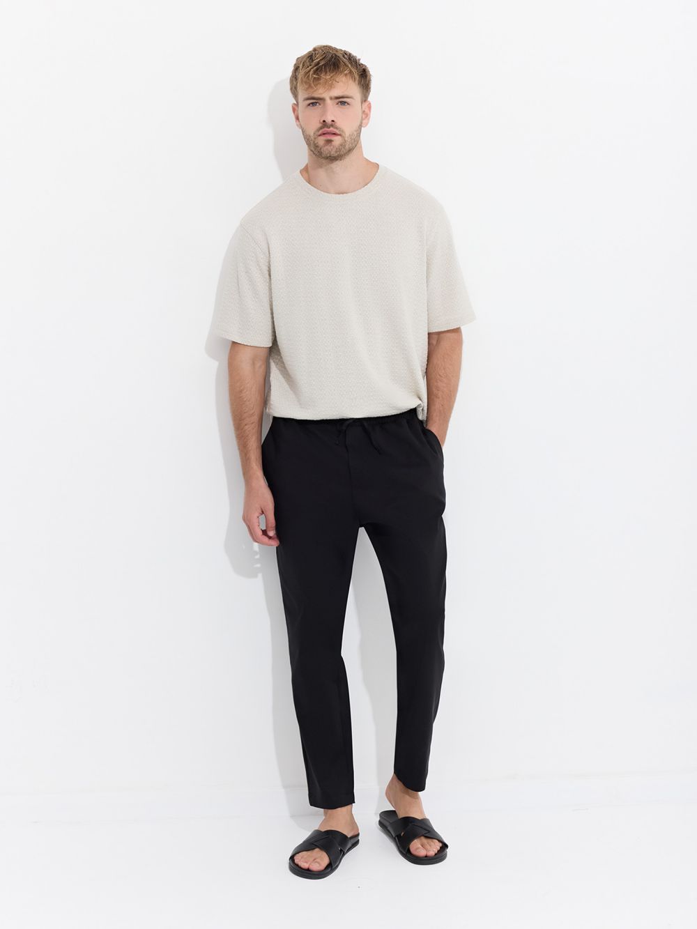 מכנסי JOGGER במראה מחוייט