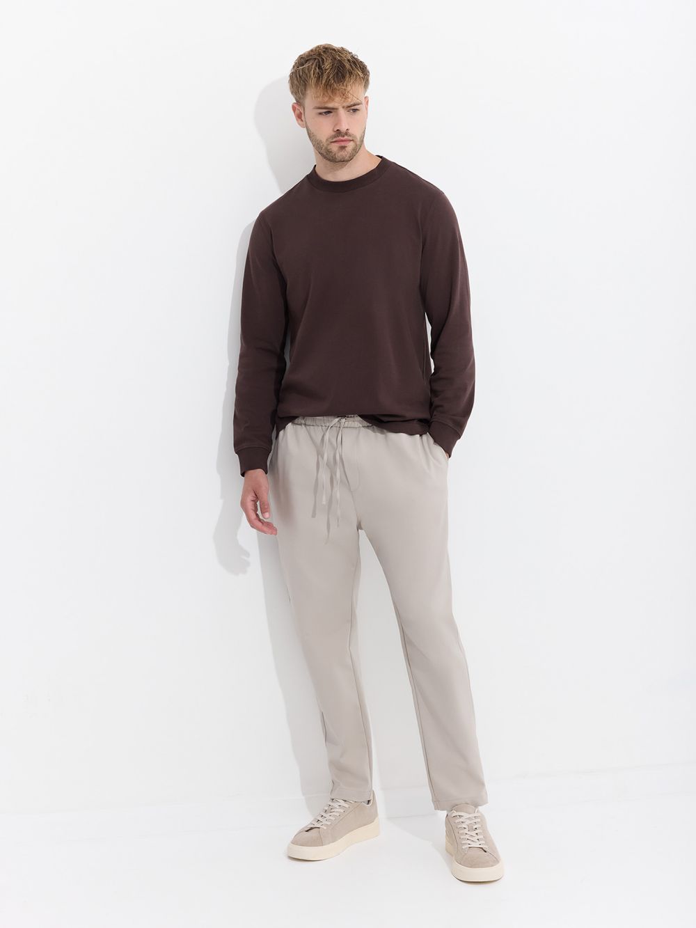 מכנסי JOGGER במראה מחוייט