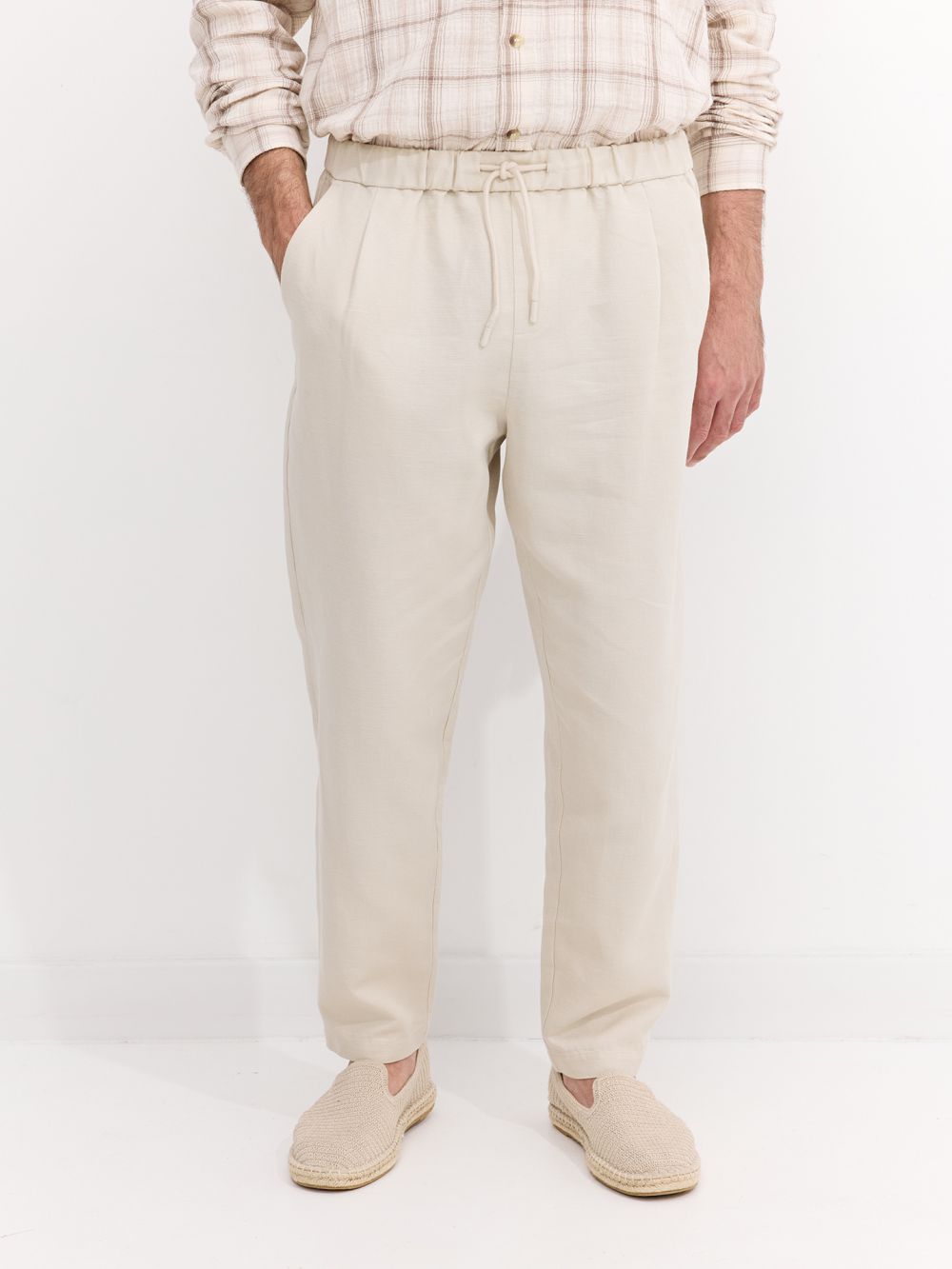 מכנסיים מחוייטים עם מותן אלסטית