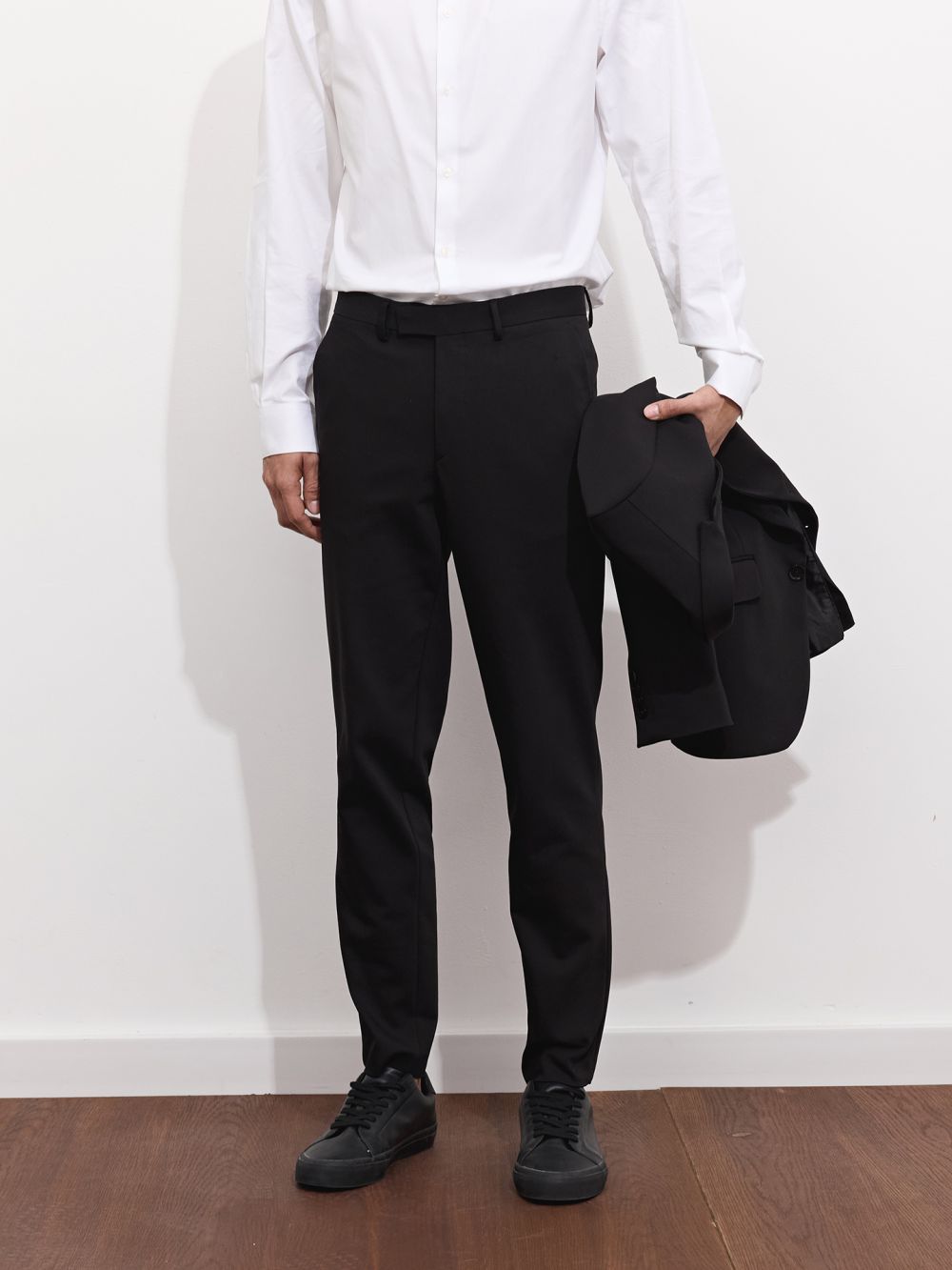 מכנסיים מחויטים לחליפה