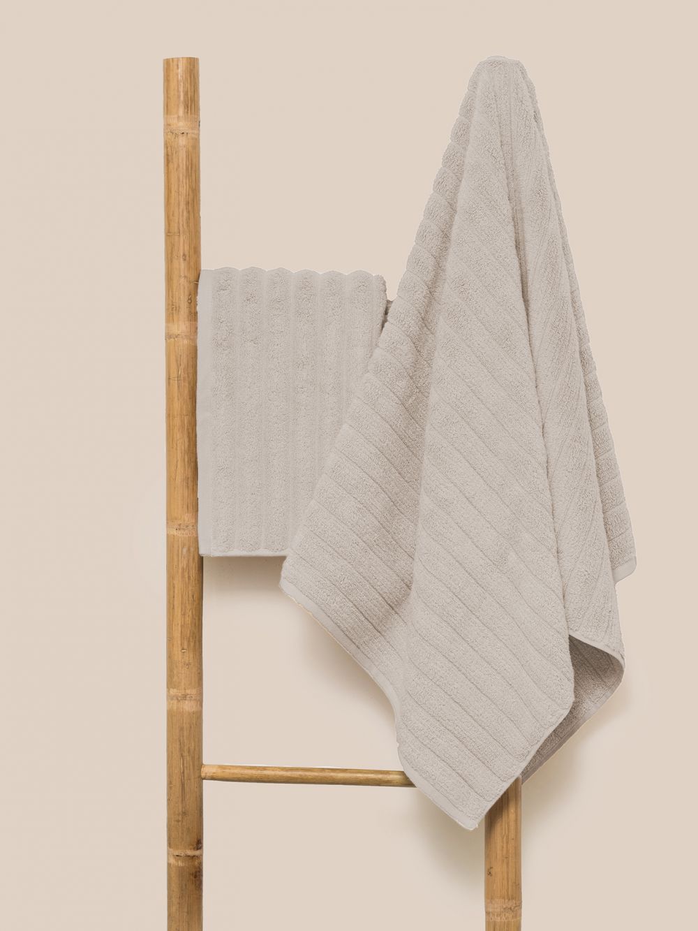 מגבת  זירו טוויסט 90*50 700GSM