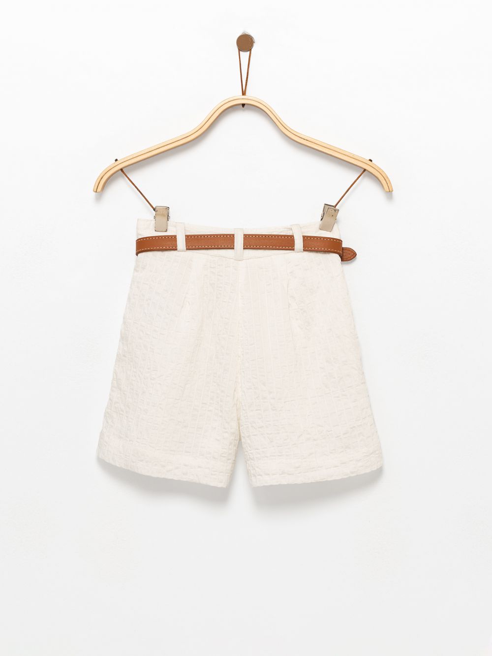 מכנס קצר עם חגורה