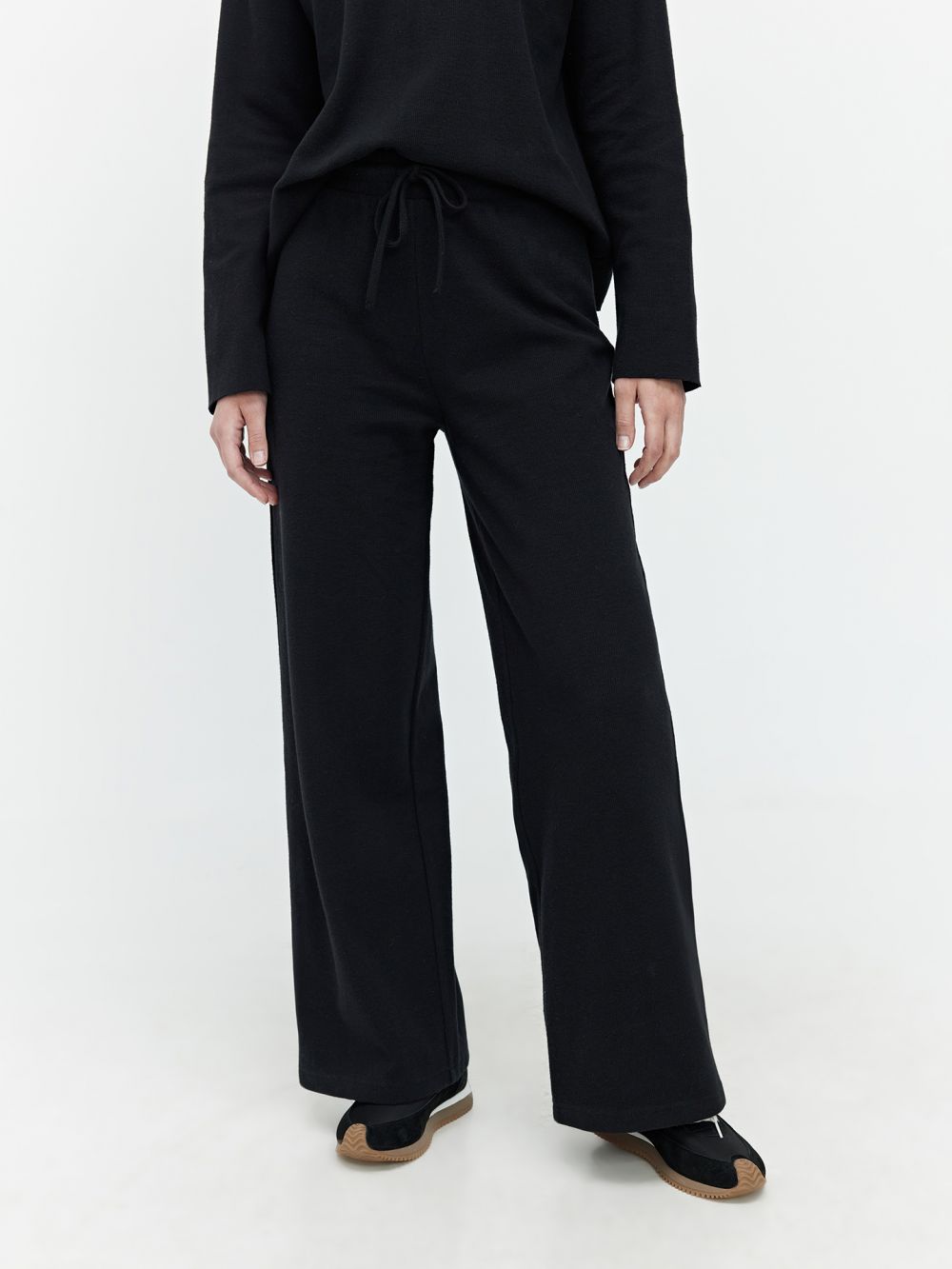 מכנסיים מבד סריג רך