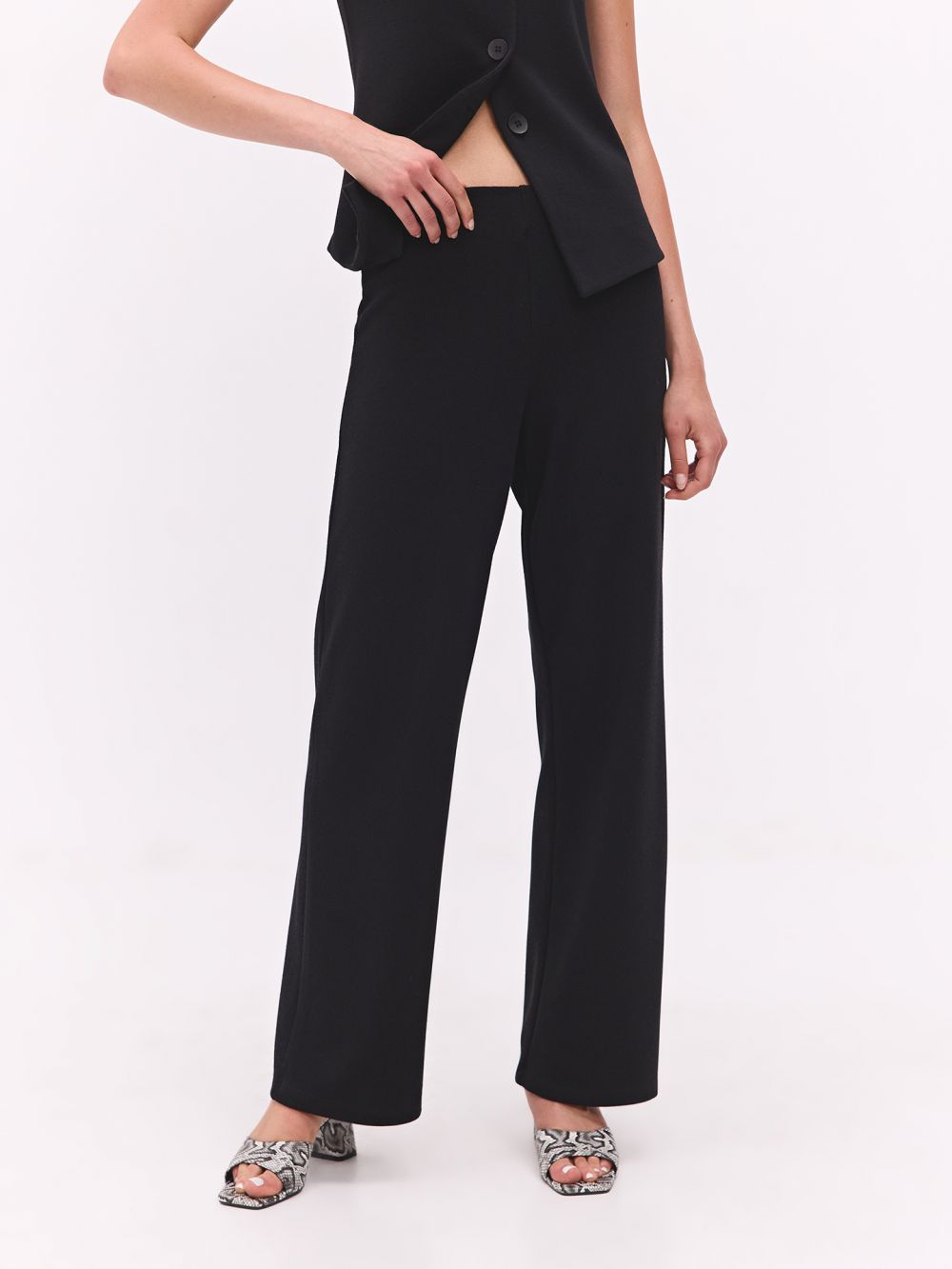 מכנסיים סרוגים בגזרה רחבה