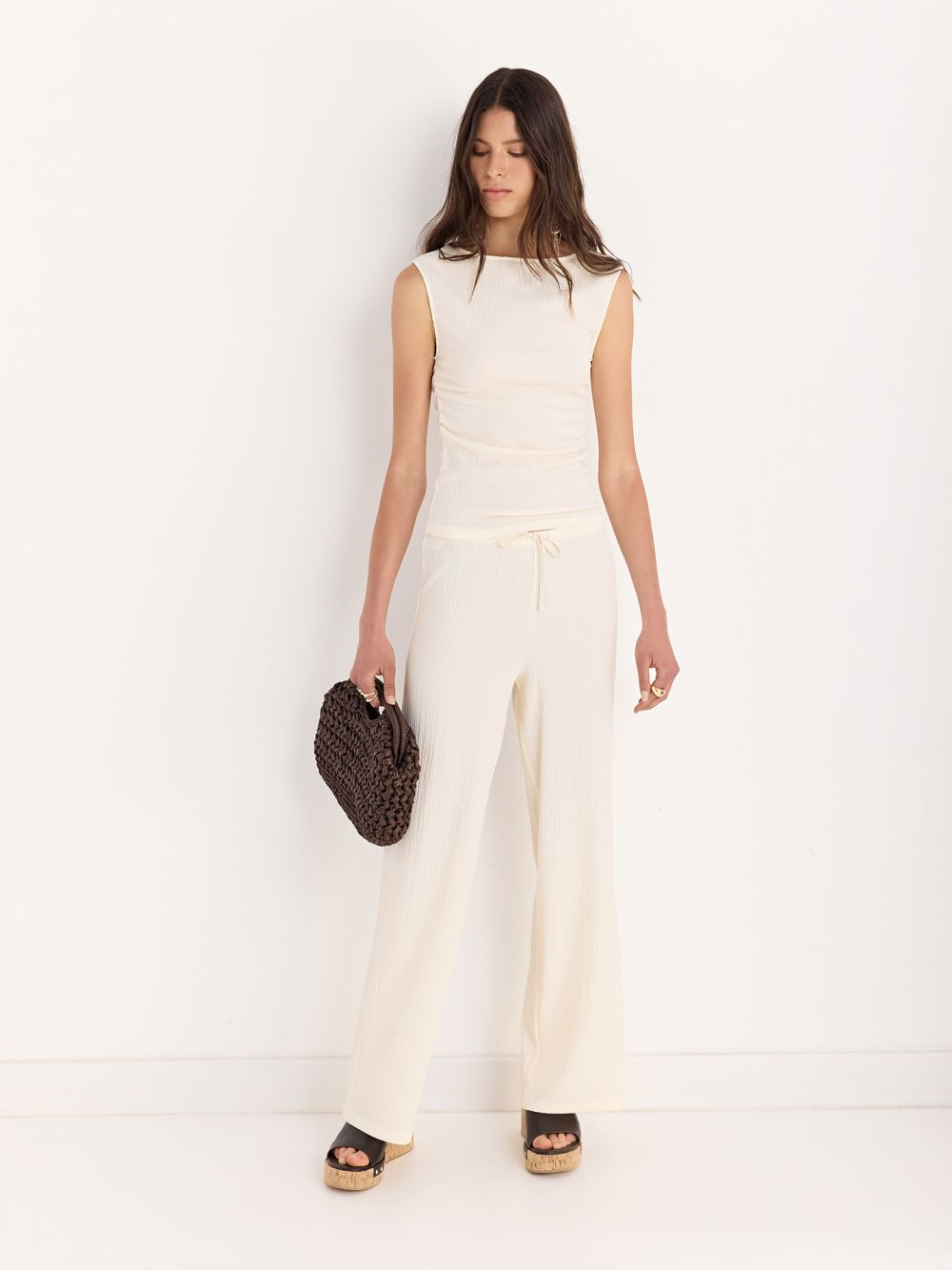 מכנסיים מבד טקסטורה