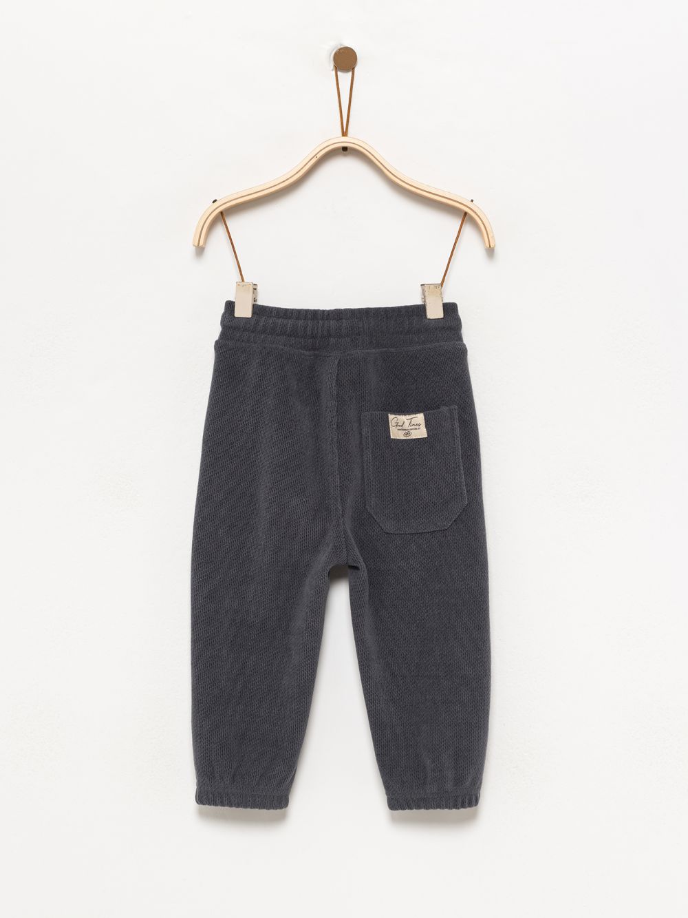 מכנסיים עם טקסטורה