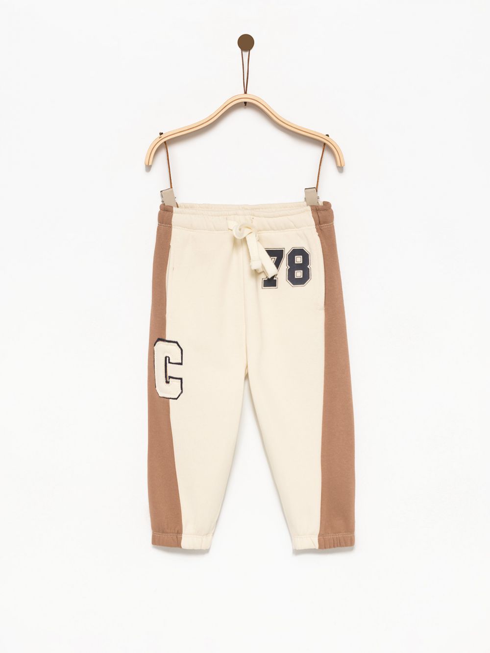 מכנסיים עם פאץ׳