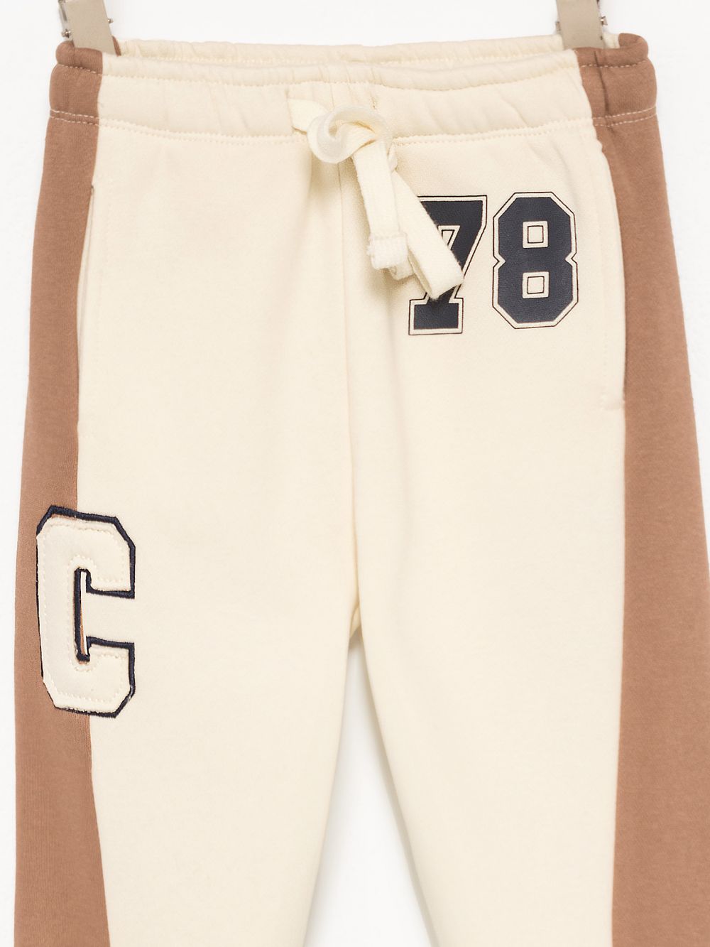 מכנסיים עם פאץ׳