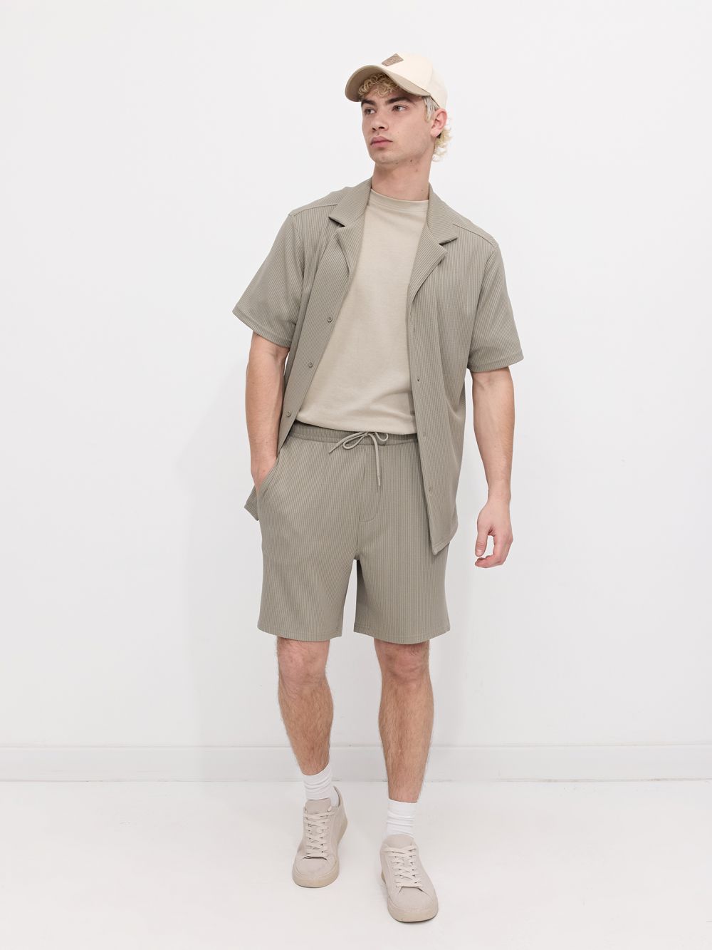 מכנסיים קצרים