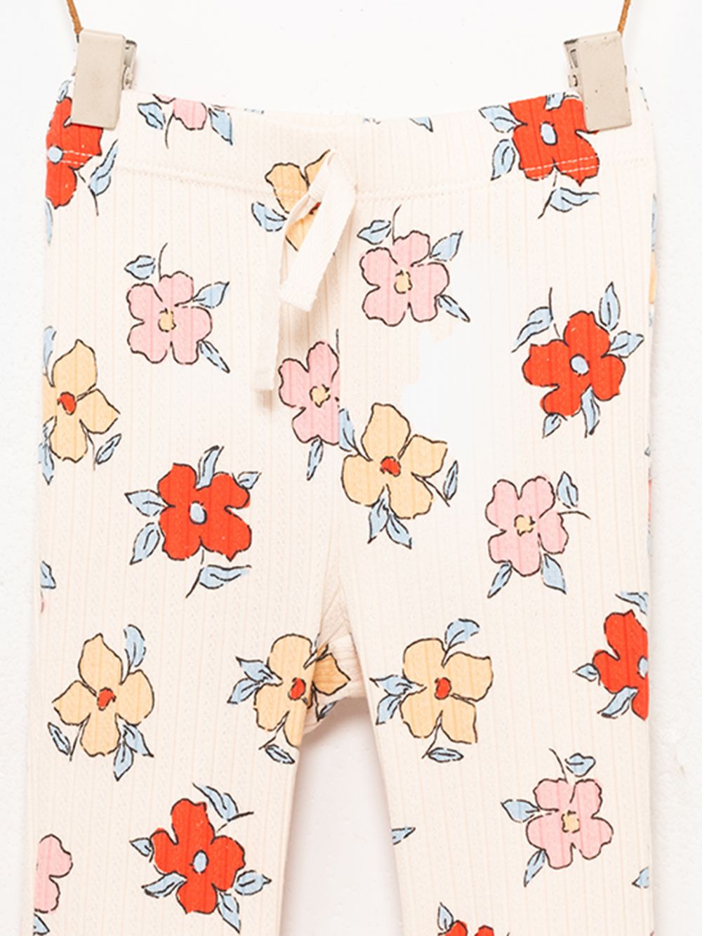 טייץ מתרחב עם שסע ופפיון