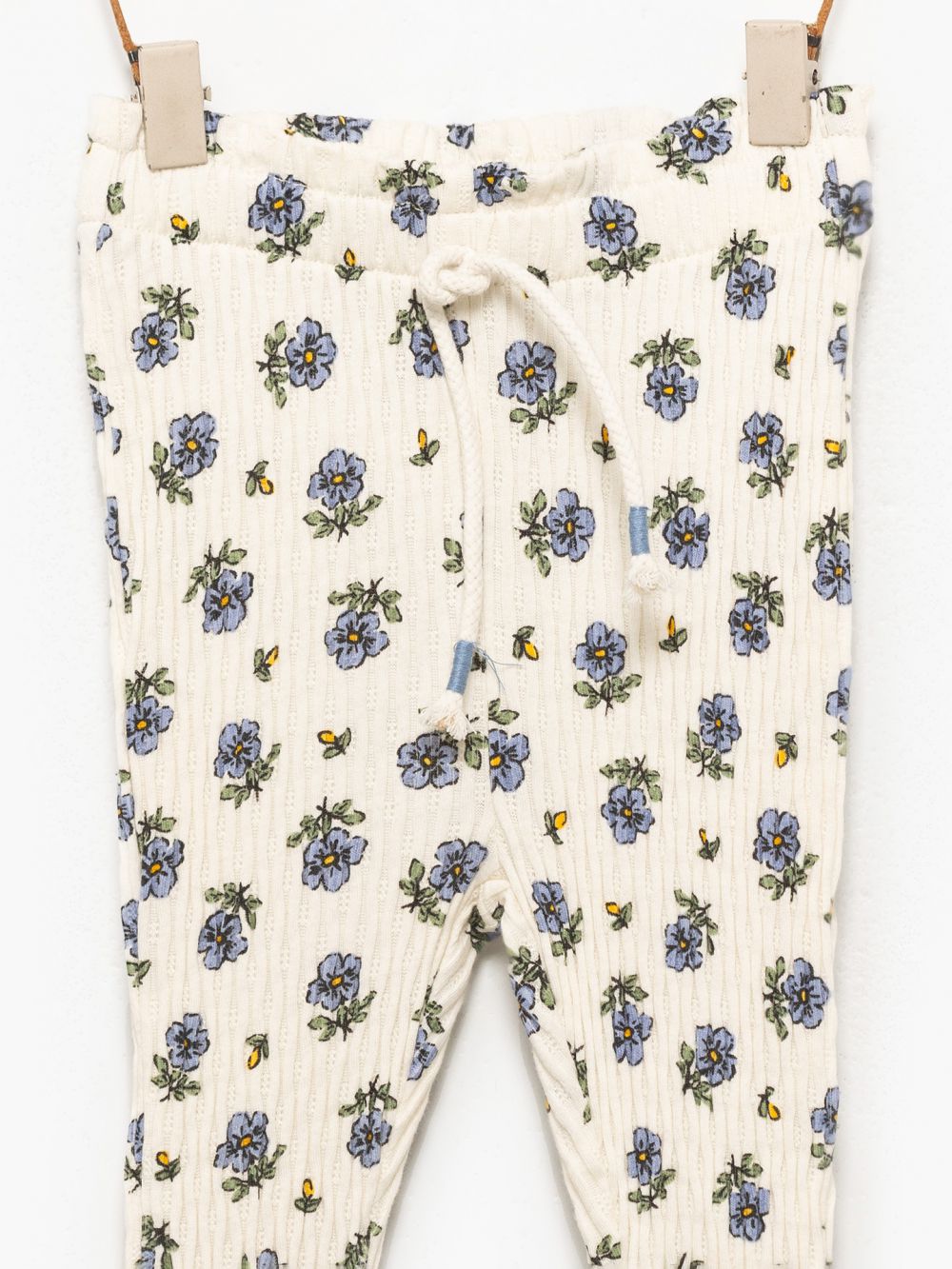 טייץ מתרחב עם מותן מכווצת