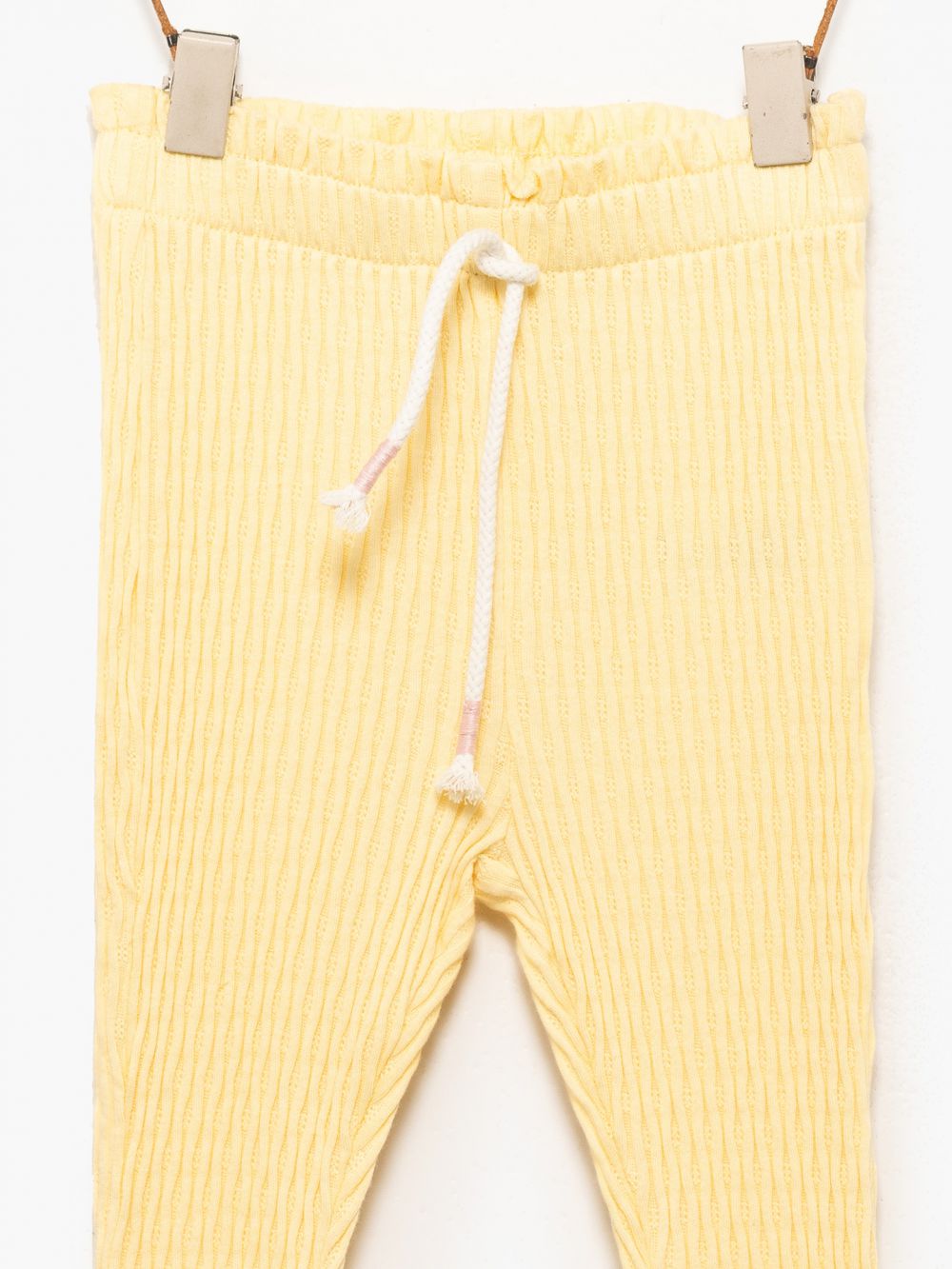 טייץ מתרחב עם מותן מכווצת