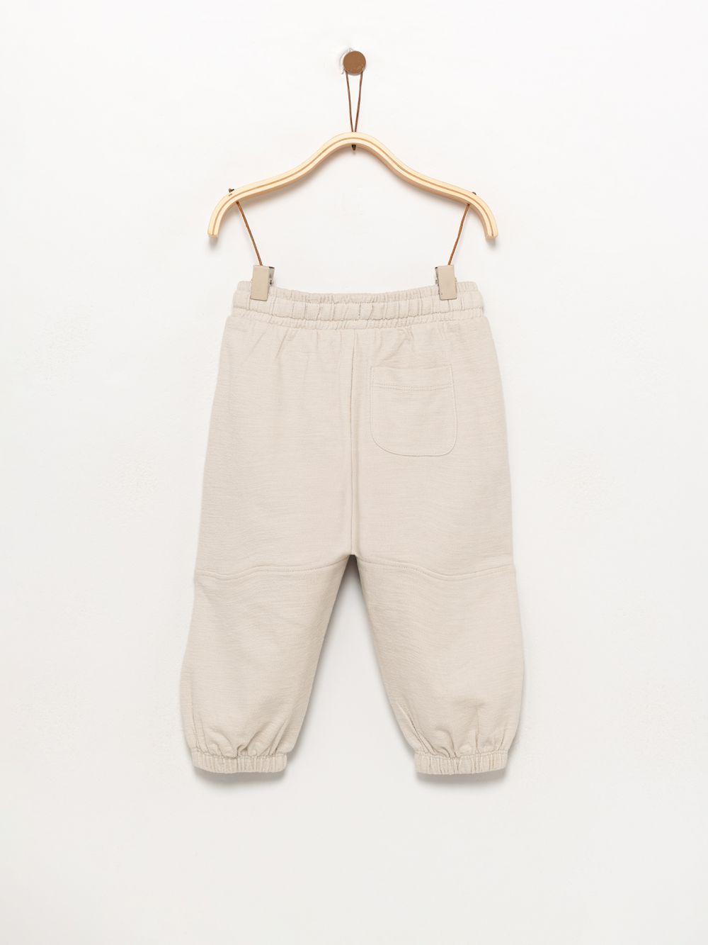 מכנס עם חתכים וטקסטורה