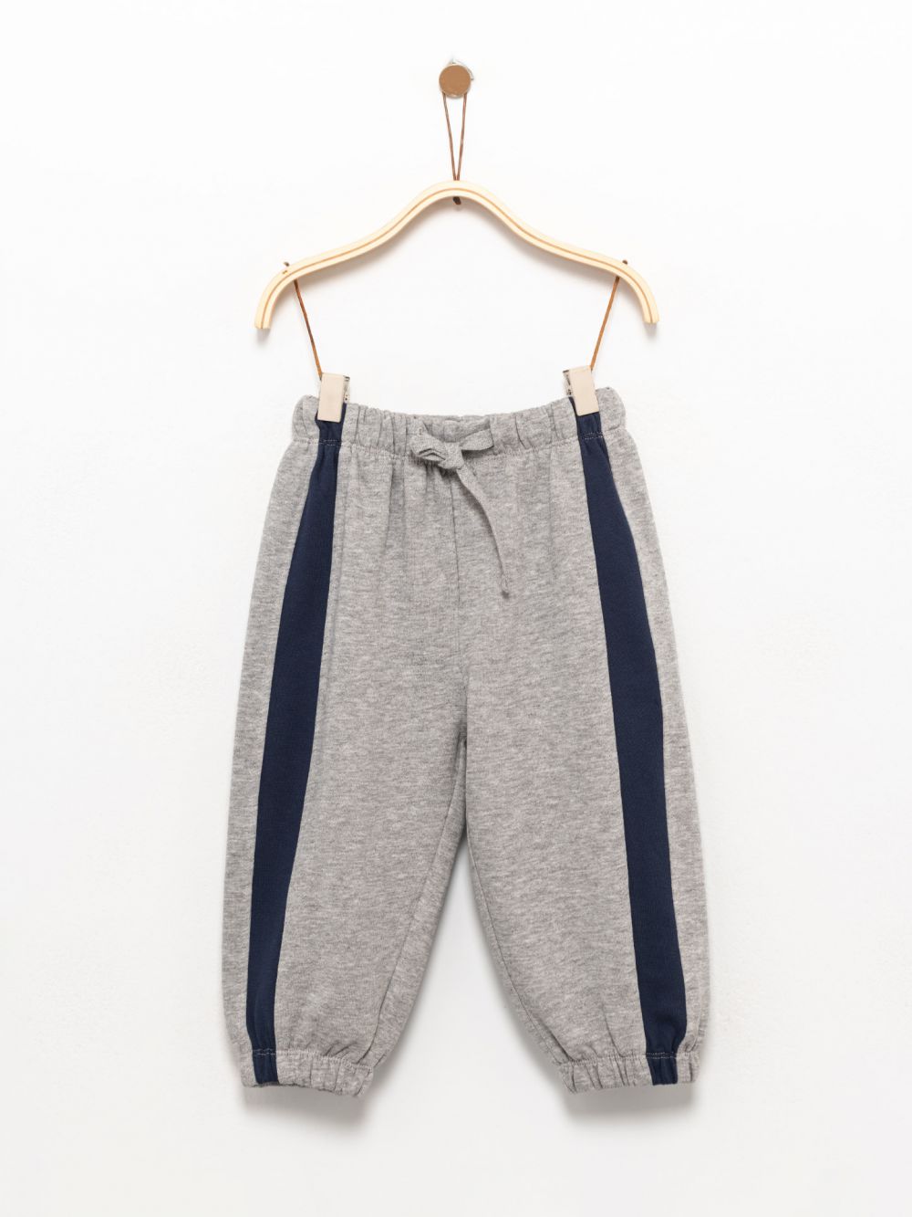 מכנסי  JOGGER רחבים עם פס