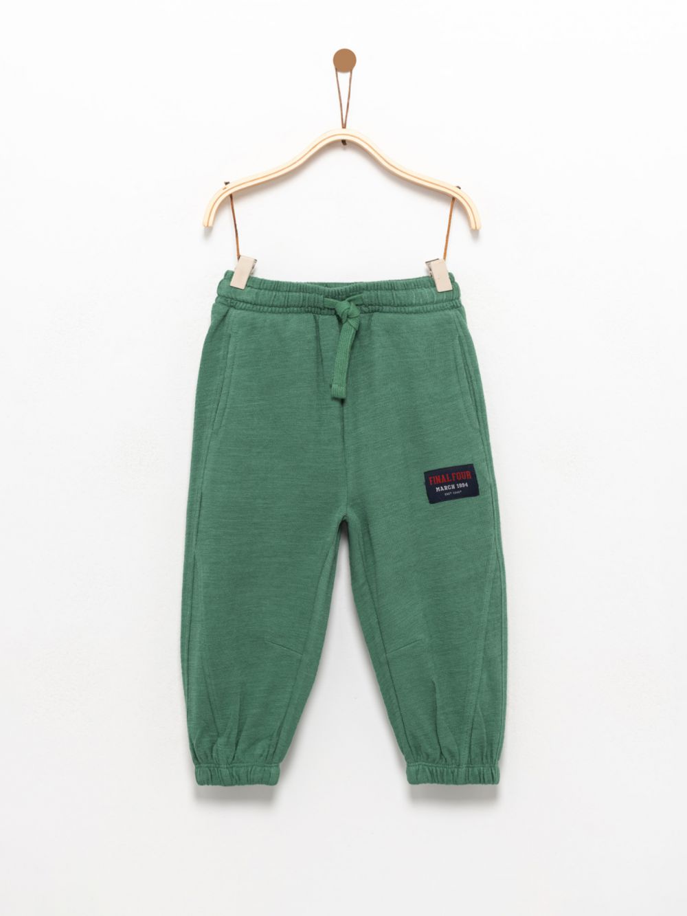מכנסי JOGGER עם חתכים