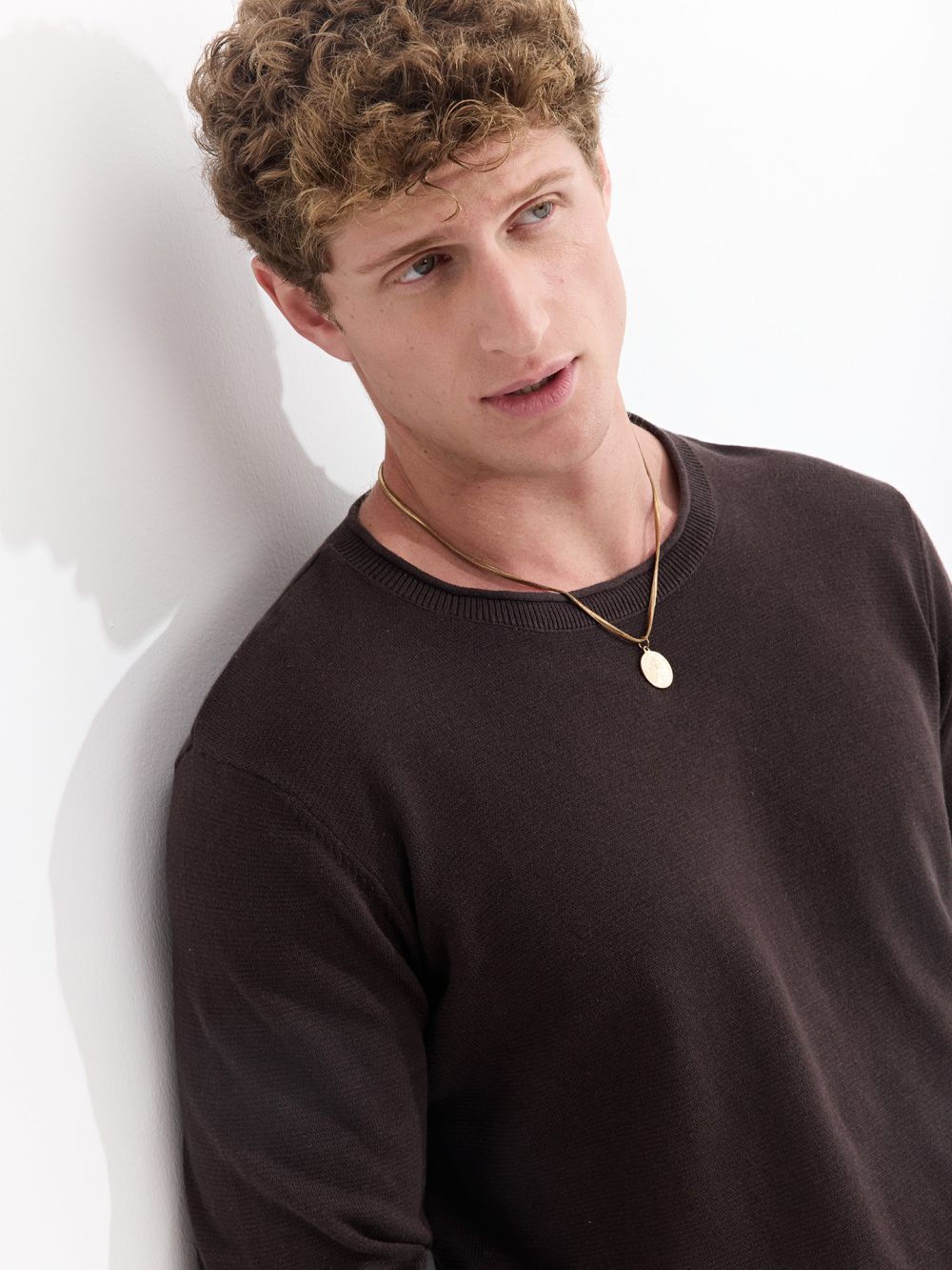 סריג עם צווארון מסתלסל