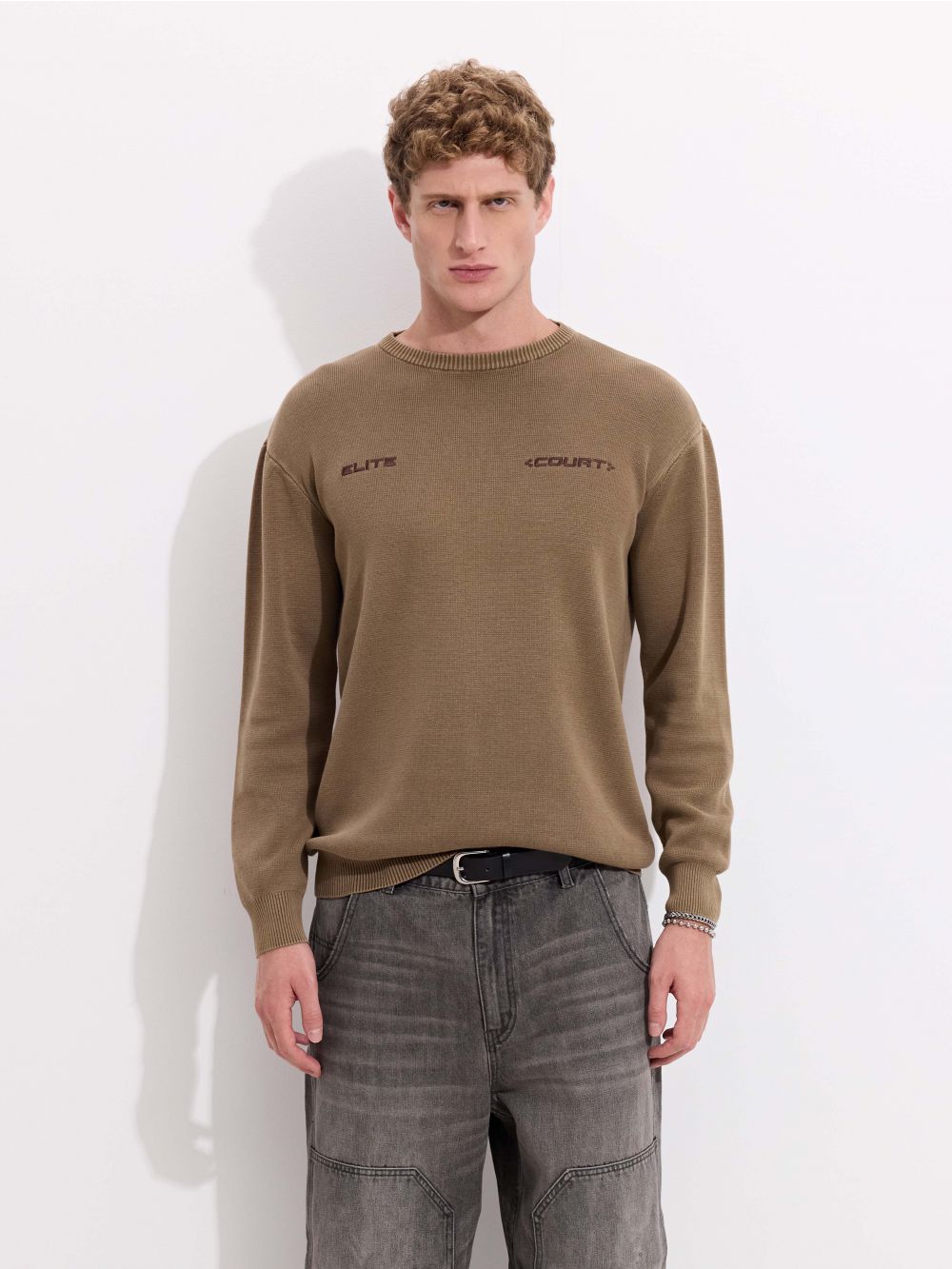 סריג עם ריקמה קידמית