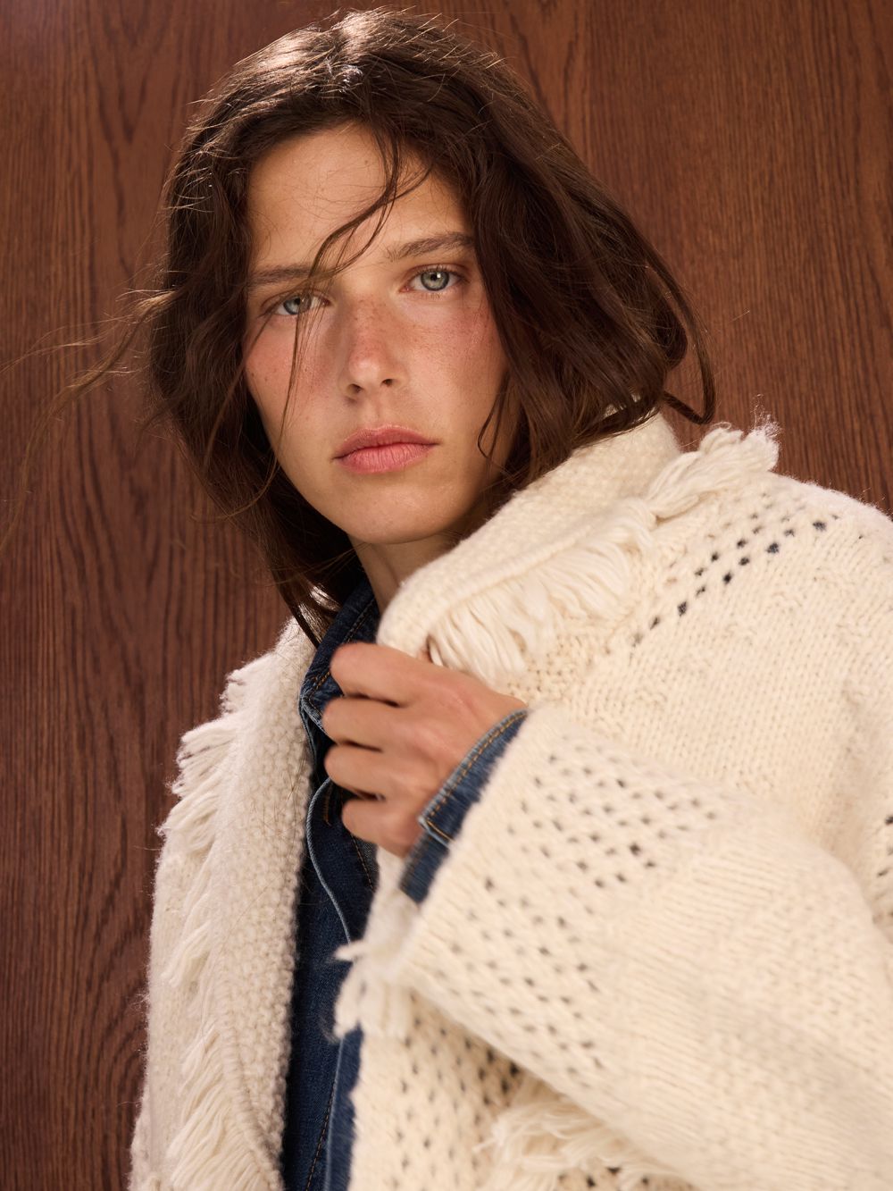 סריג פתוח עם פרנזים בסגנון אתני