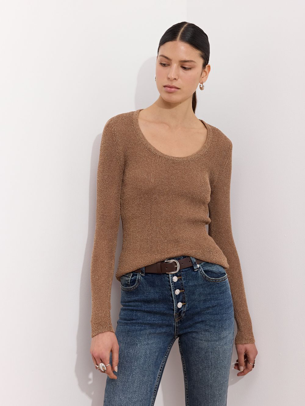 סריג עם מחשוף עגול