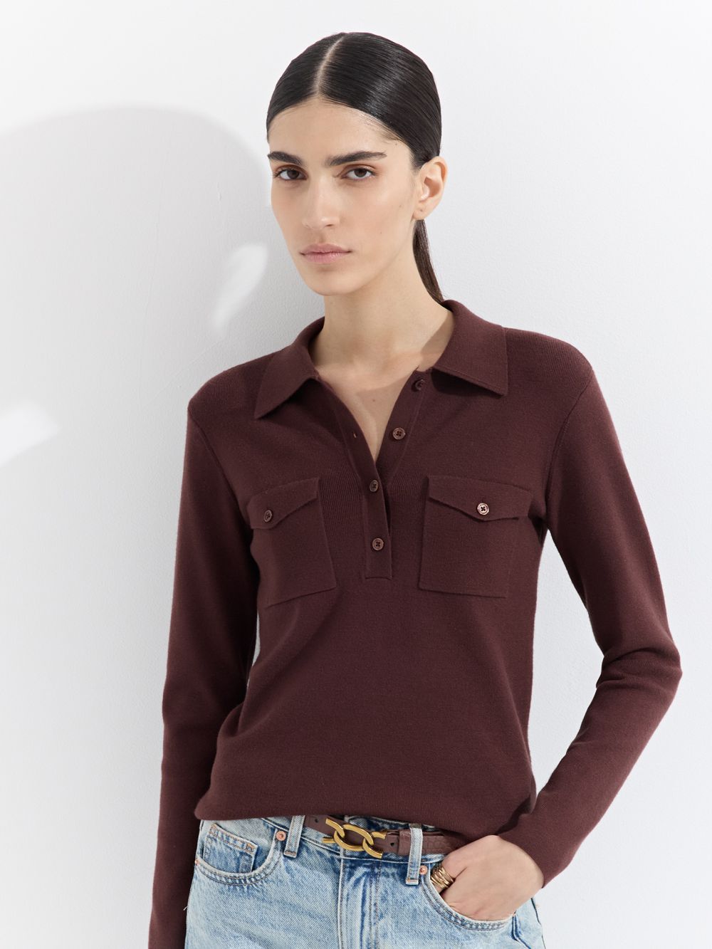 סריג צמוד עם צווארון פולו וכיסים