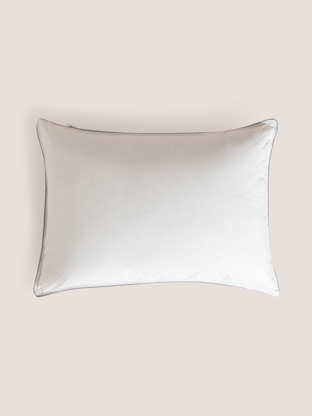 כרית עם כיסוי כותנה בגודל 49X69 ס”מ