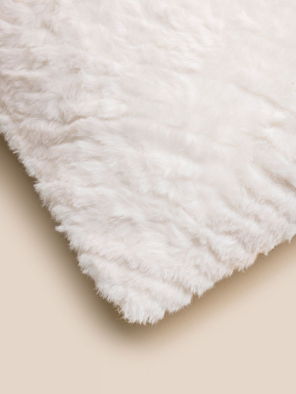 כרית דמוי פרווה אלכסונים 45X56CM