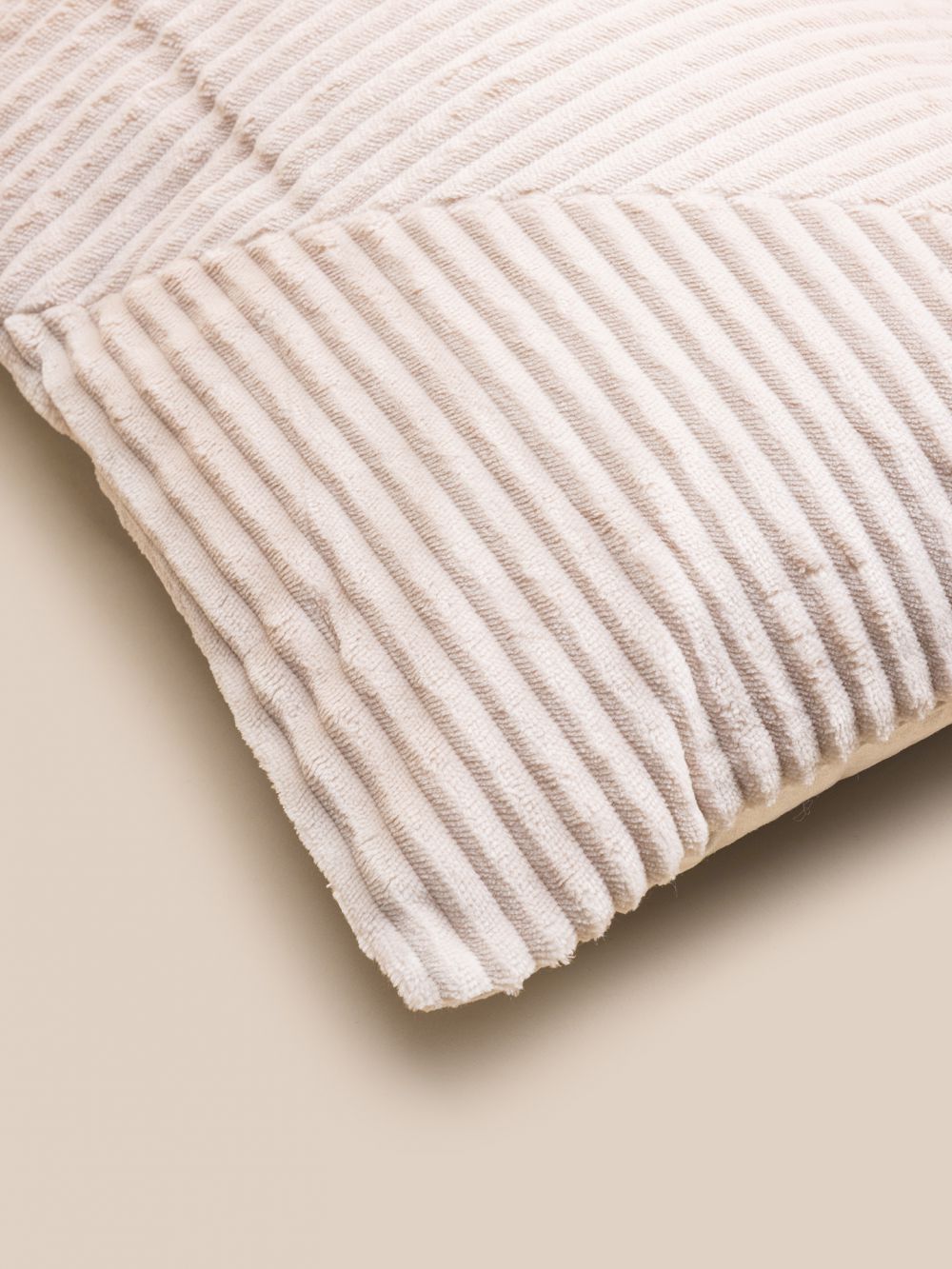 כרית דמוי פרווה פסים 30X50CM