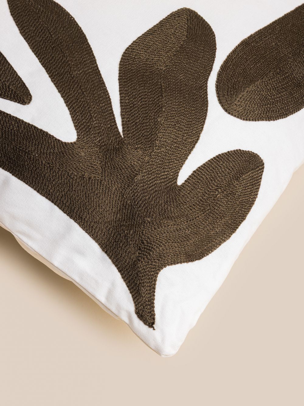 כרית נוי פרח חום 45X45CM