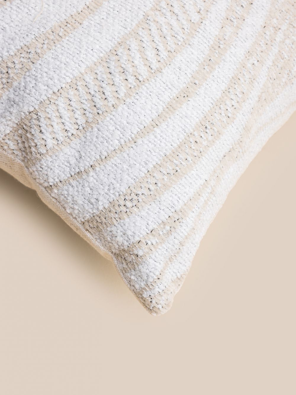 כרית נוי פסים קרם 45X45CM