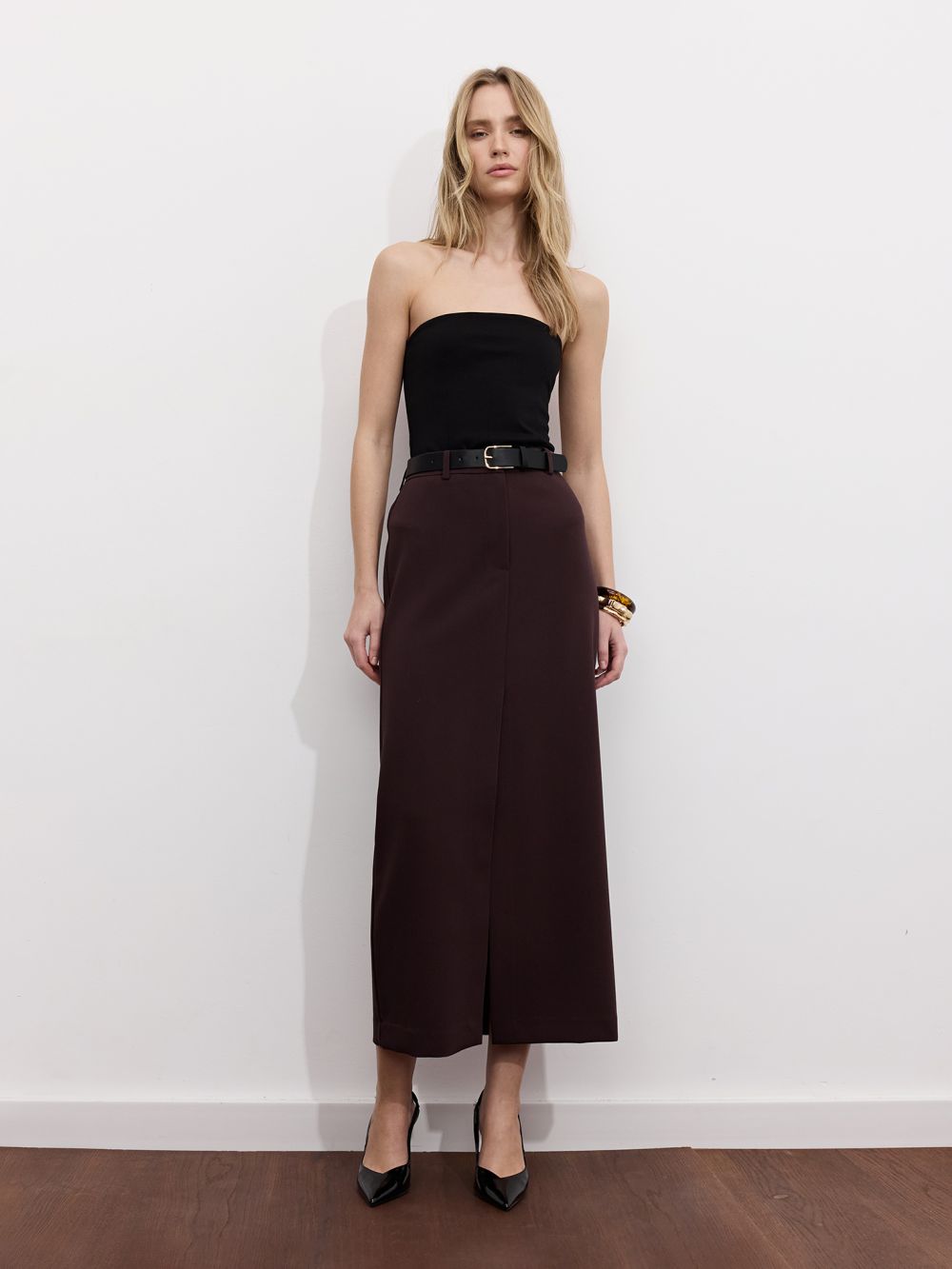 חצאית ישרה עם חגורה