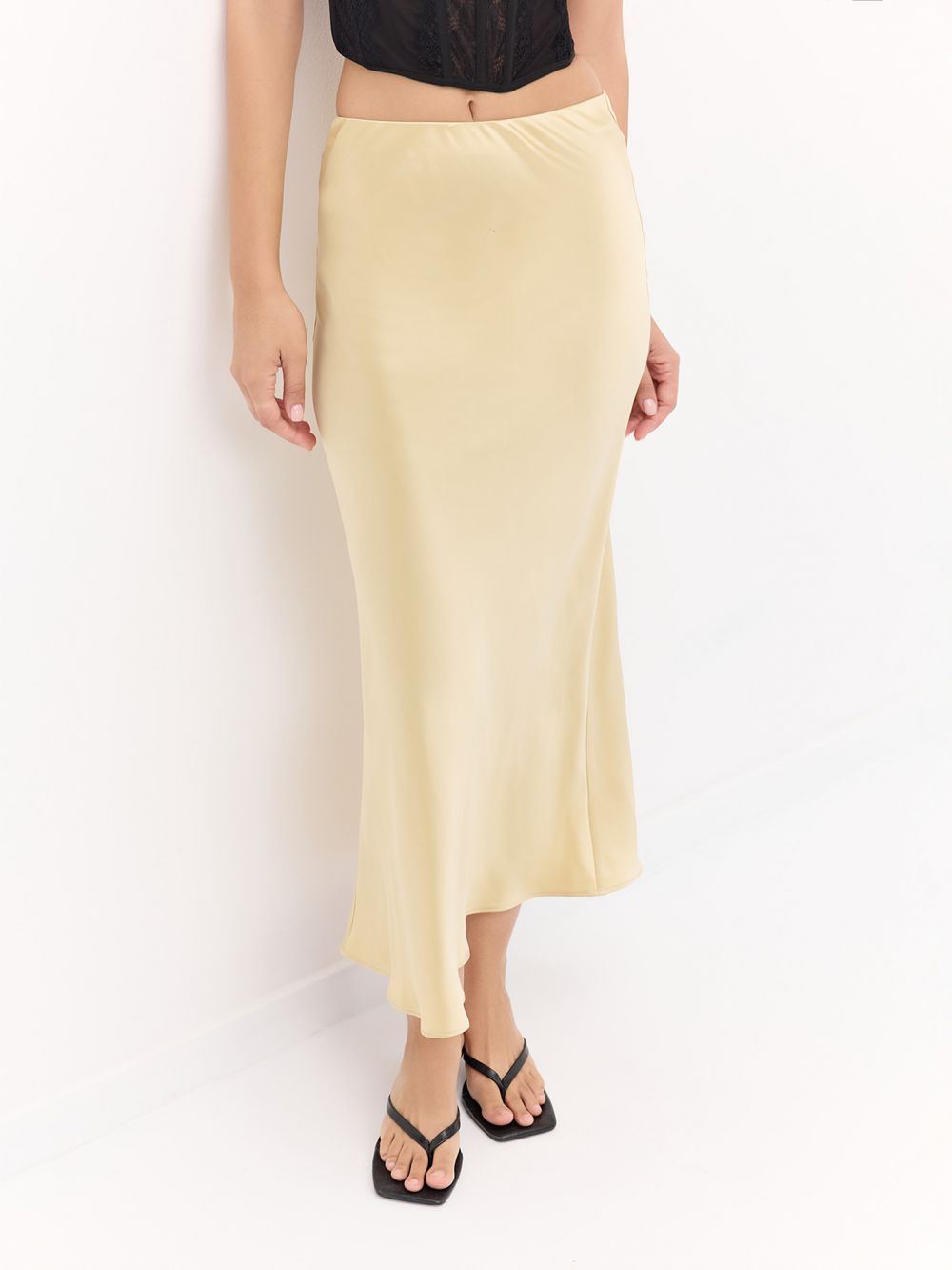 חצאית מידי סאטן