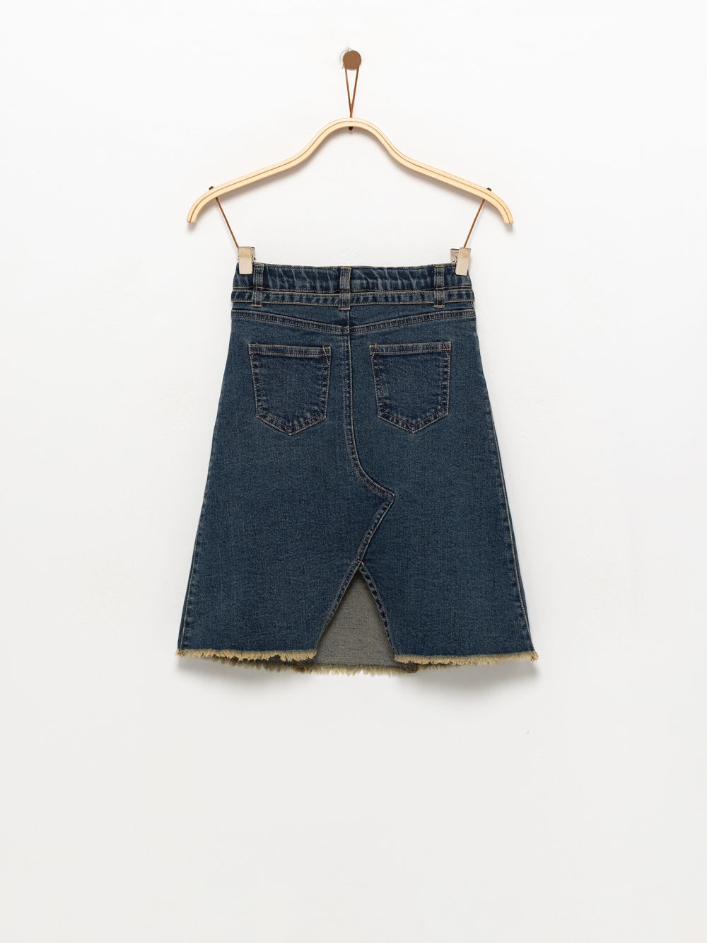 חצאית ג׳ינס עם ניטים