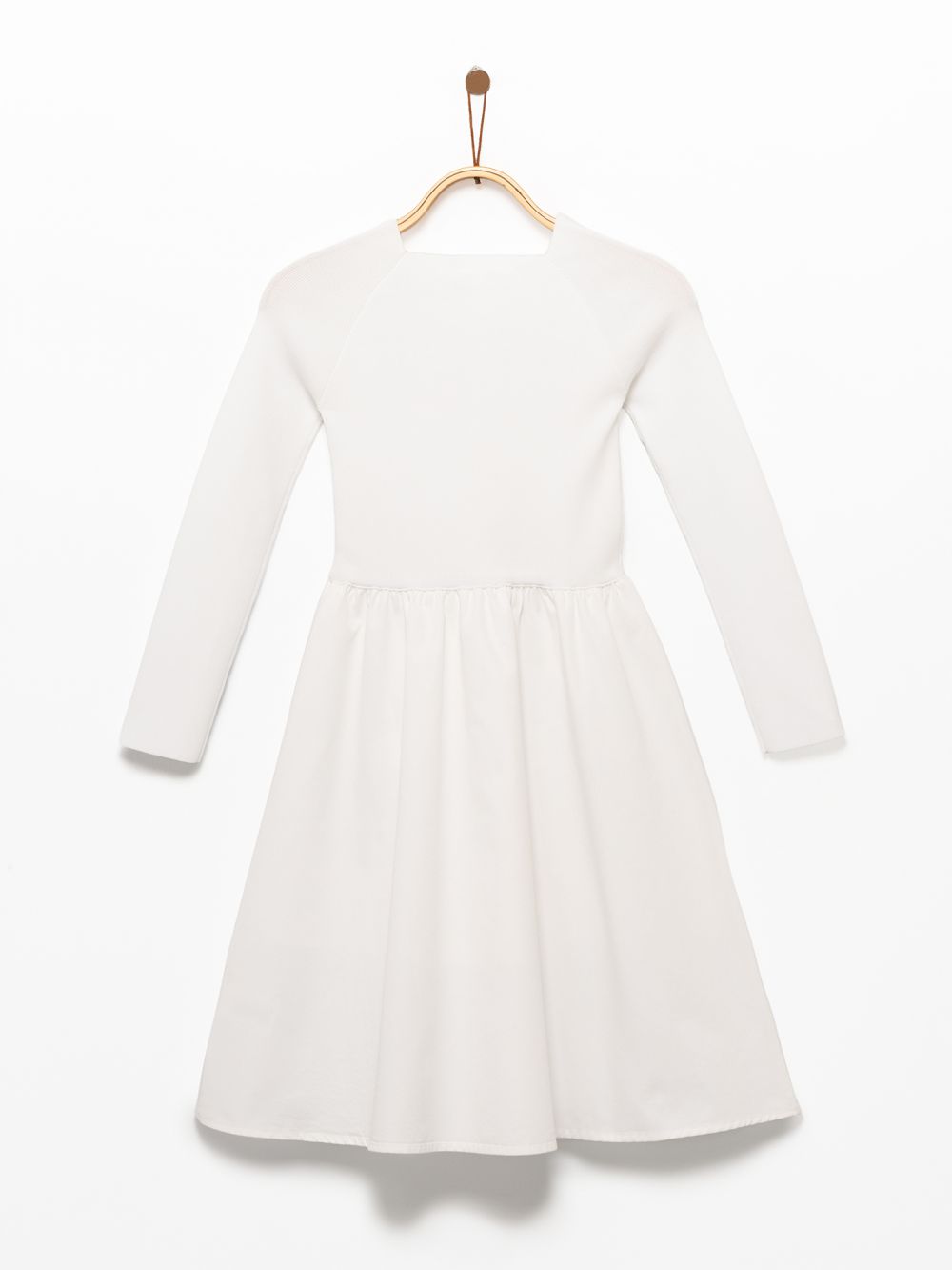 שמלת סריג עם חצאית אריג