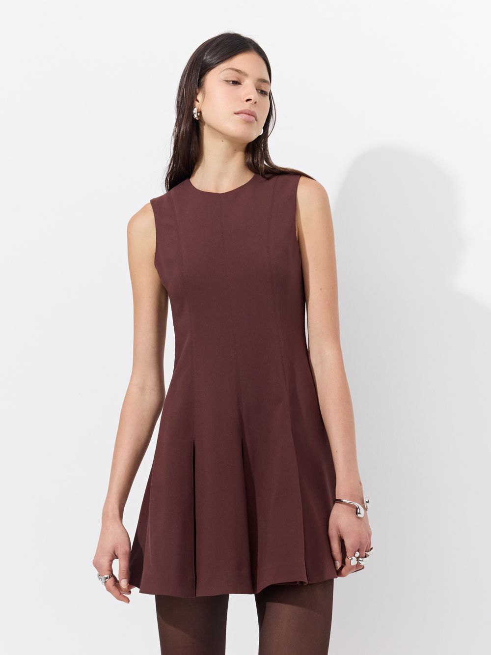 שמלת מיני מחוייטת עם קפלים