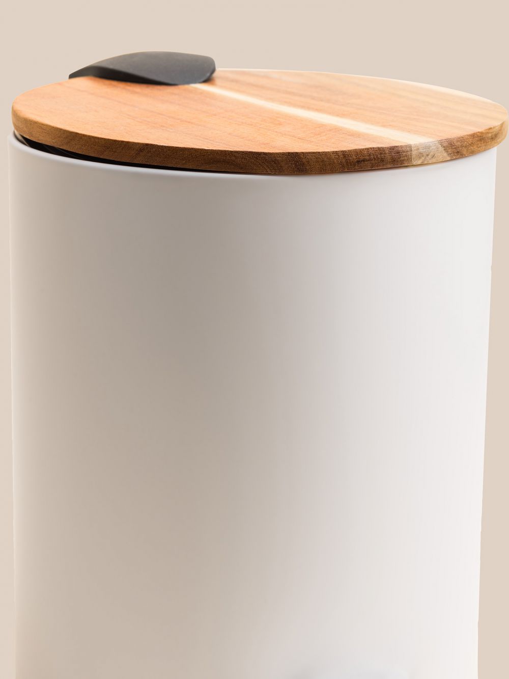 פח אמבטיה 5 ליטר עם מכסה עץ